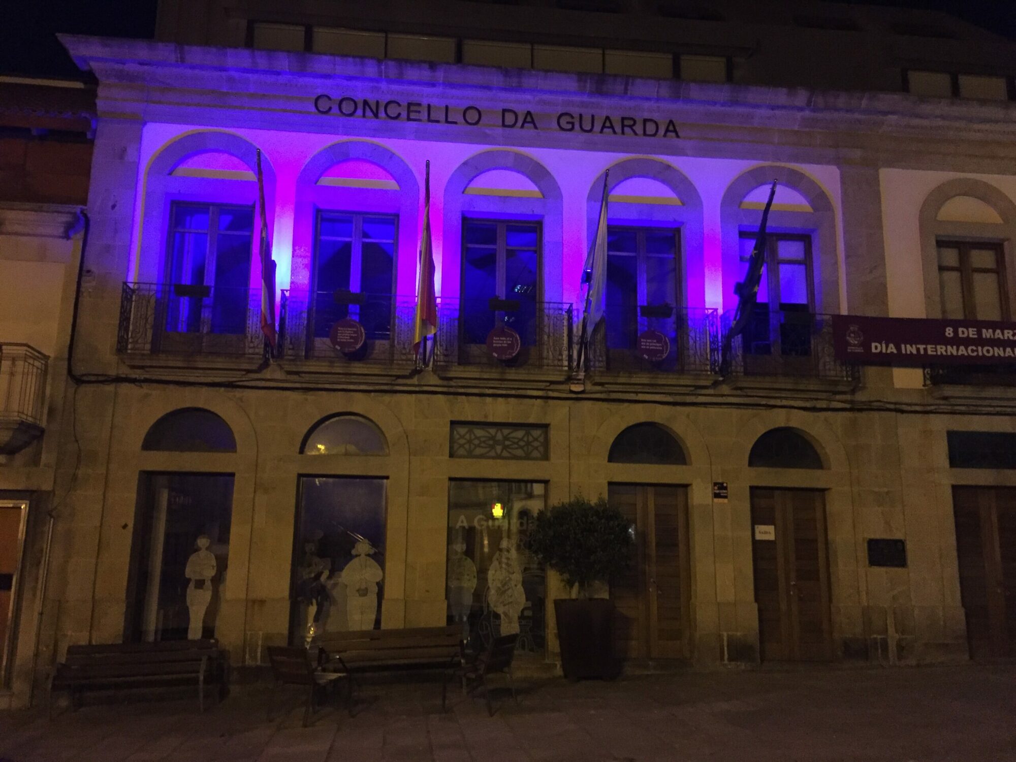 NP 01042022 O Concello da Guarda ilumínase de cor azul polo Día do Autismo