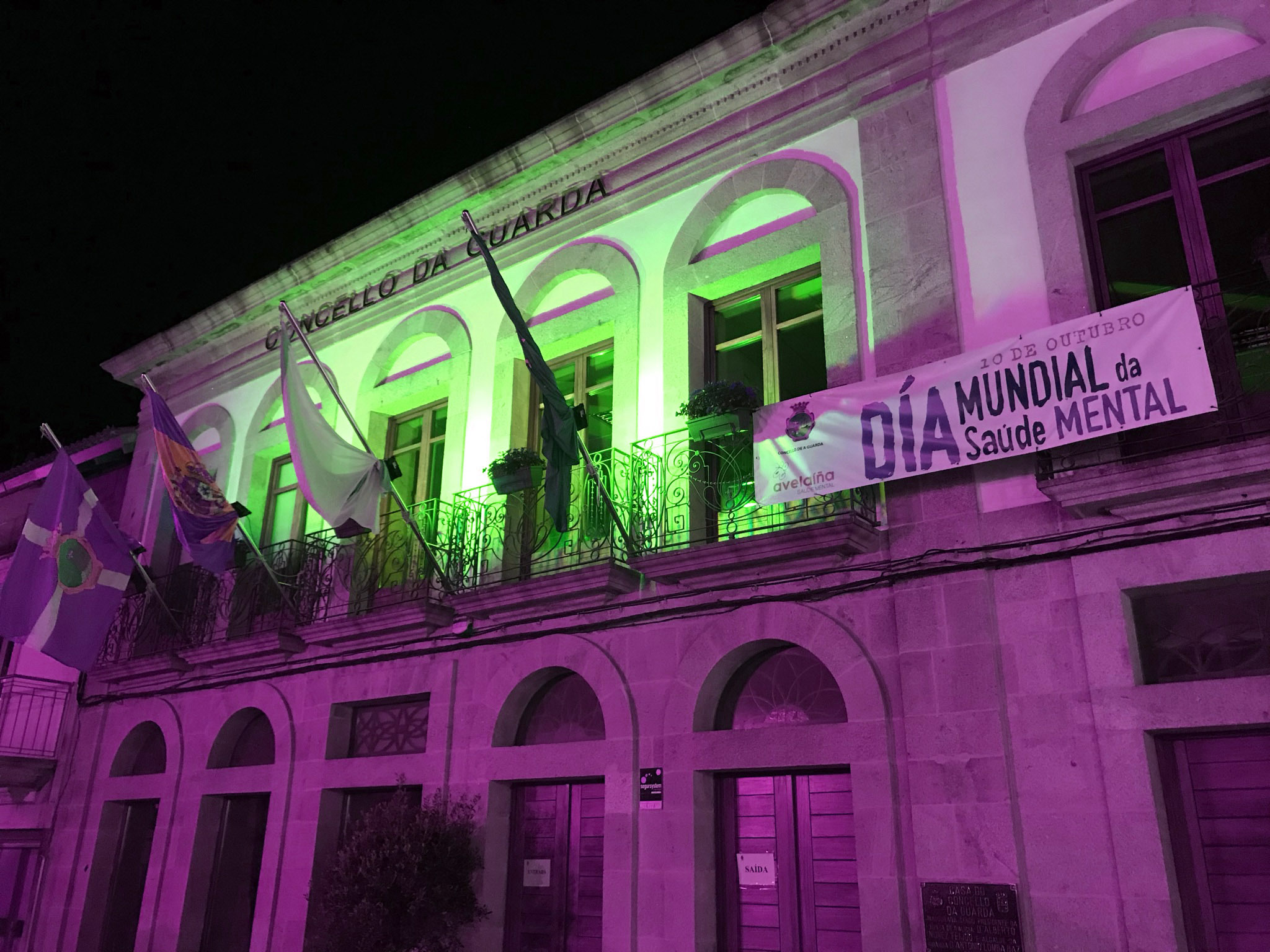 NP 10102022 O Concello da Guarda aluméase de verde para conmemorar o Día Mundial da Saúde Mental, a petición da Asociación Avelaíña