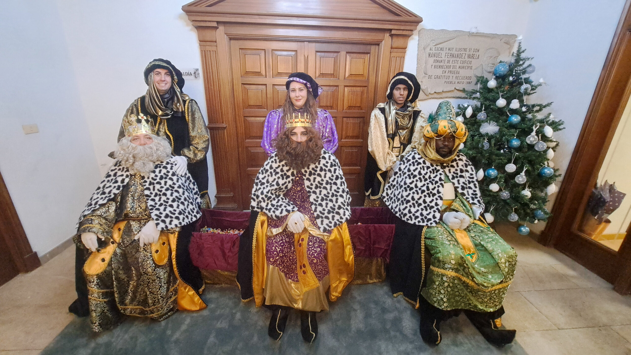 Visita Reis Magos 2024. Recepción na casa consistorial (1)