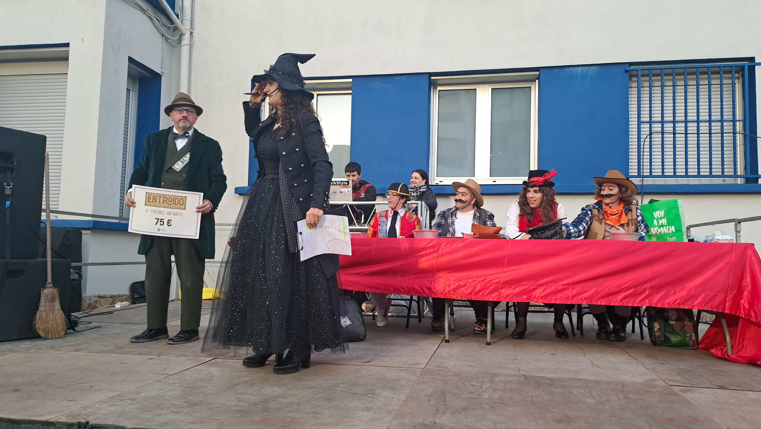 Desfile Entroido 2024. Xurado e presentadora