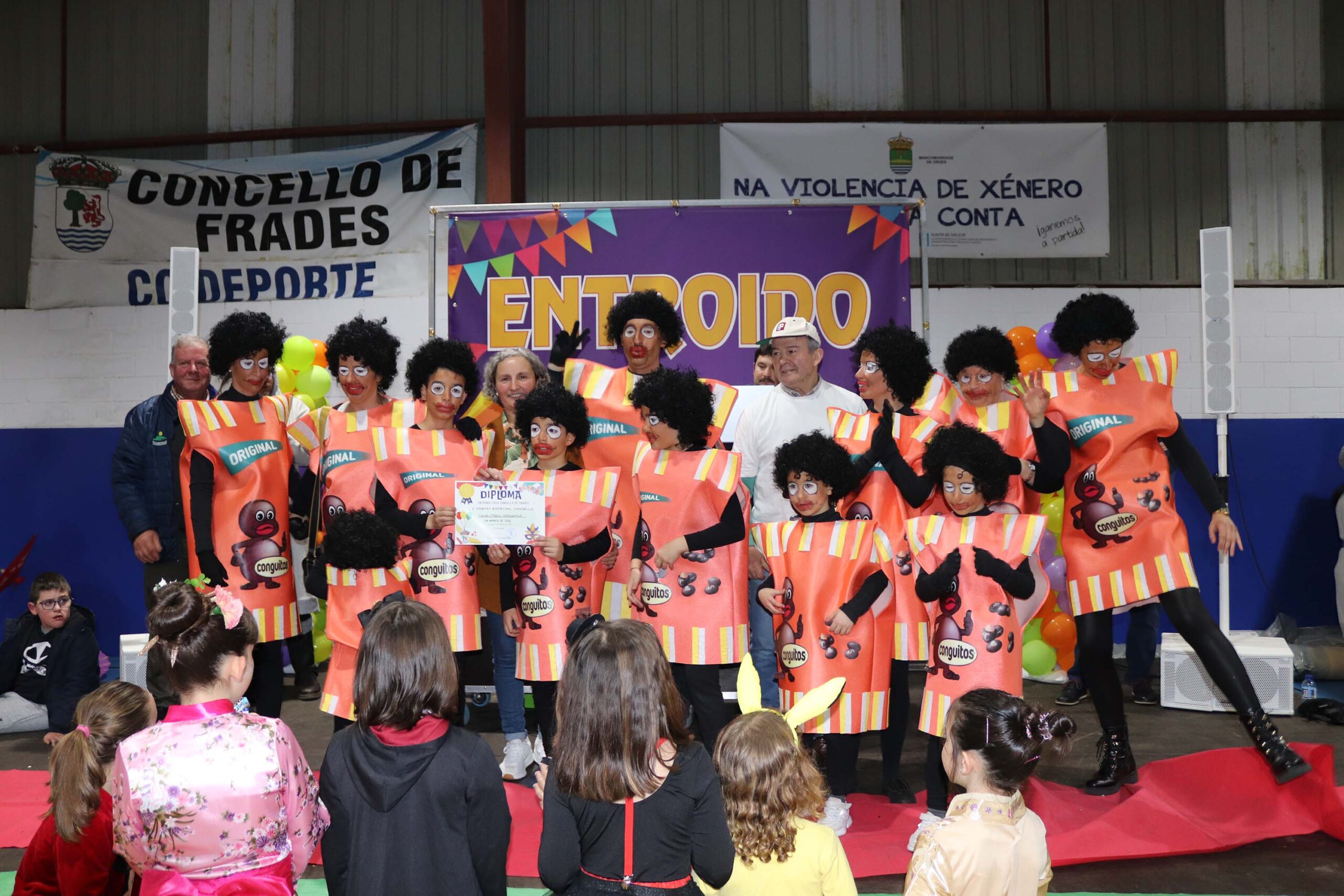 EntroidoFradesComparsaLocal