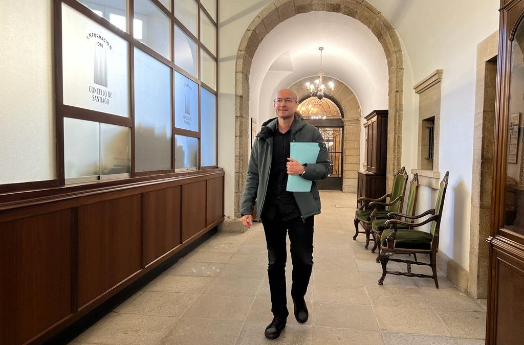 Gonzalo-Muinos-nos-pasillos-de-Raxoi-1024×675