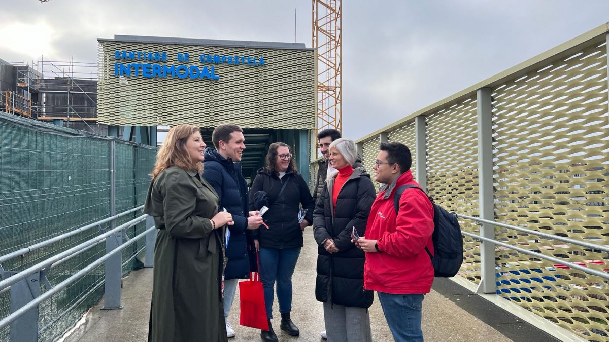 IMAXE-Aitor-Bouza-e-Patricia-Iglesias-fronte-a-Intermodal-de-Santiago-1200×675