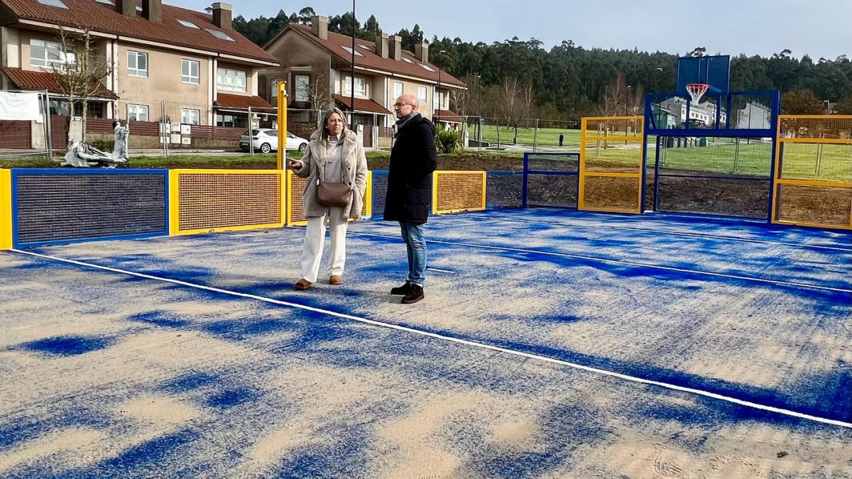 IMAXE-Gonzalo-Muinos-e-Mila-Castro-durante-unha-visita-ao-parque-de-Roxos-1200×675