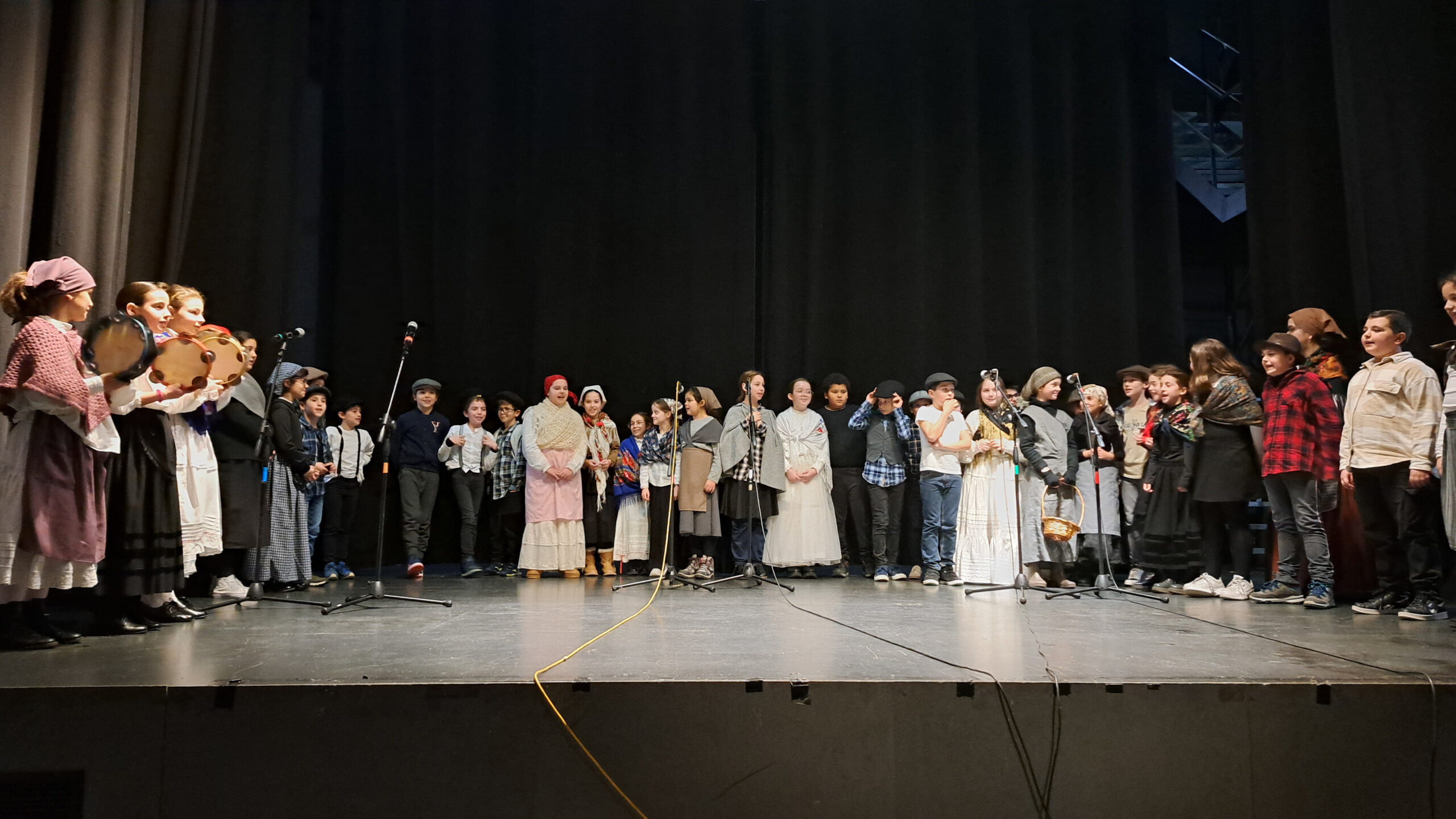 Ofrenda cívica Día de Rosalía de Castro 2024. CEP Salustiano Rey Eiras