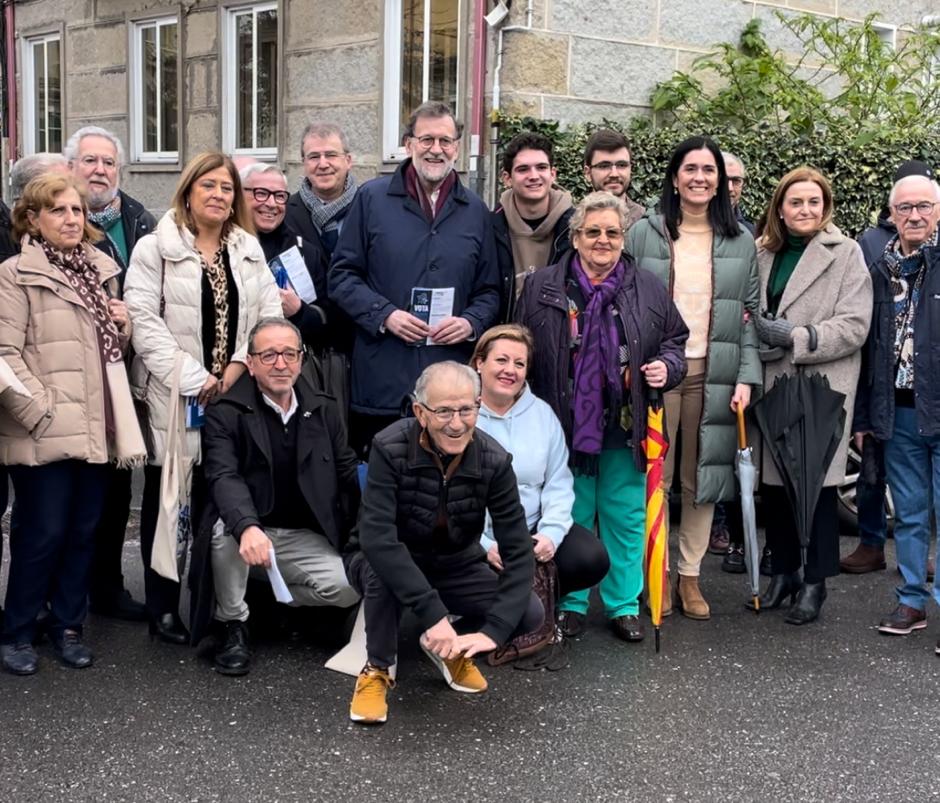 Paseo de Mariano Rajoy polo barrio do Couto (2)