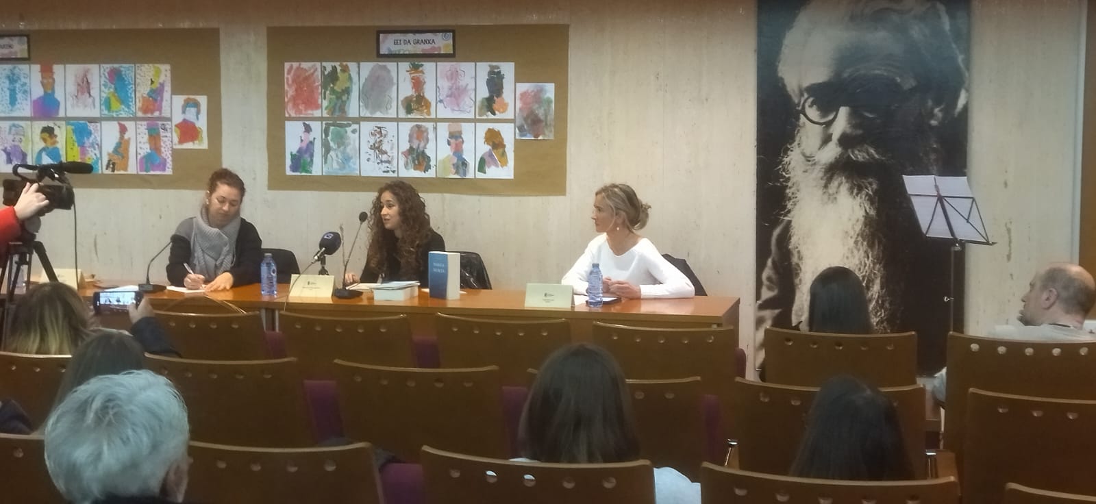 Acto presentación poemario Ana Lojo Chan (1)