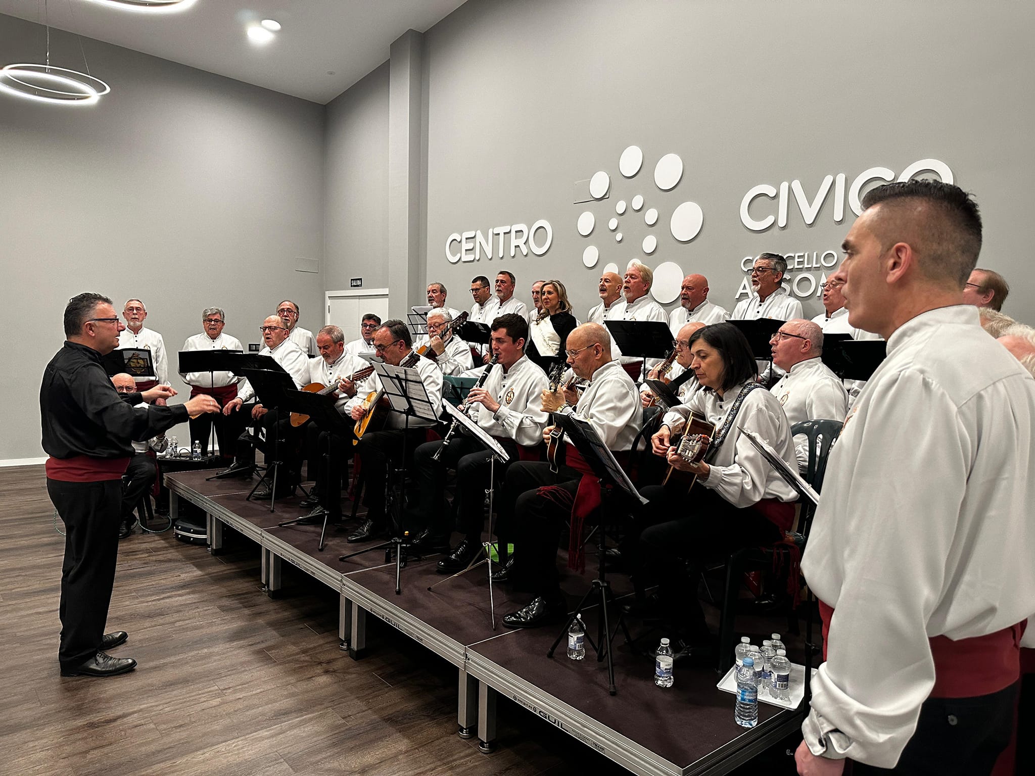 Actuación da Agrupación Artística Ferrolana Bohemios no Centro Cívico das Somozas