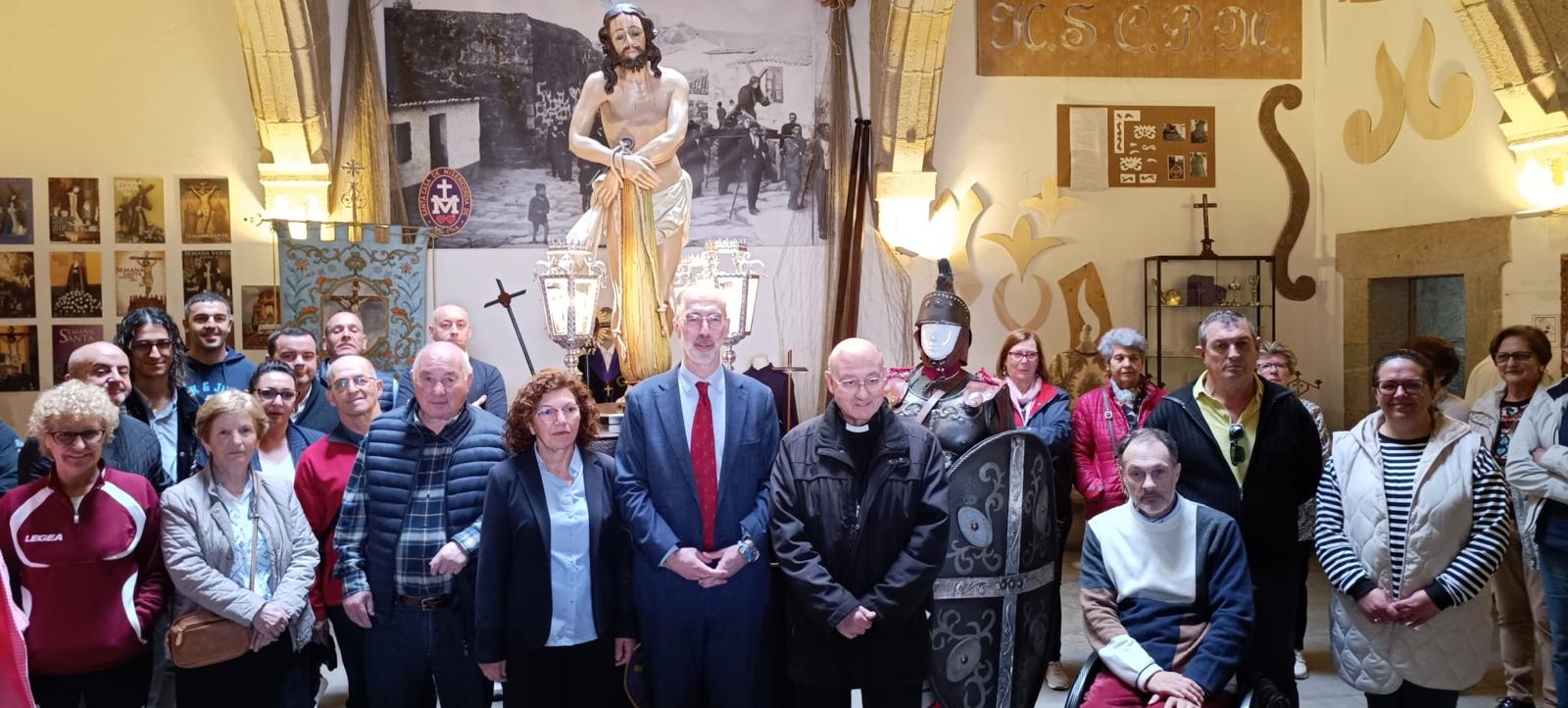 Exposición a historia de la Cofradía de la Santa Casa Baiona (2)
