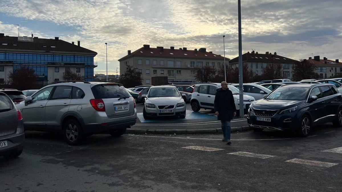 IMAXE-Gonzalo-Muinos-no-aparcadoiro-do-CHUS-1200×675