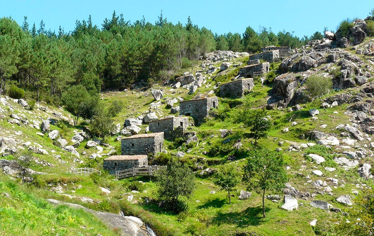 Turismo e natureza caminŢaraěn da man esta Semana Santa no Rosal