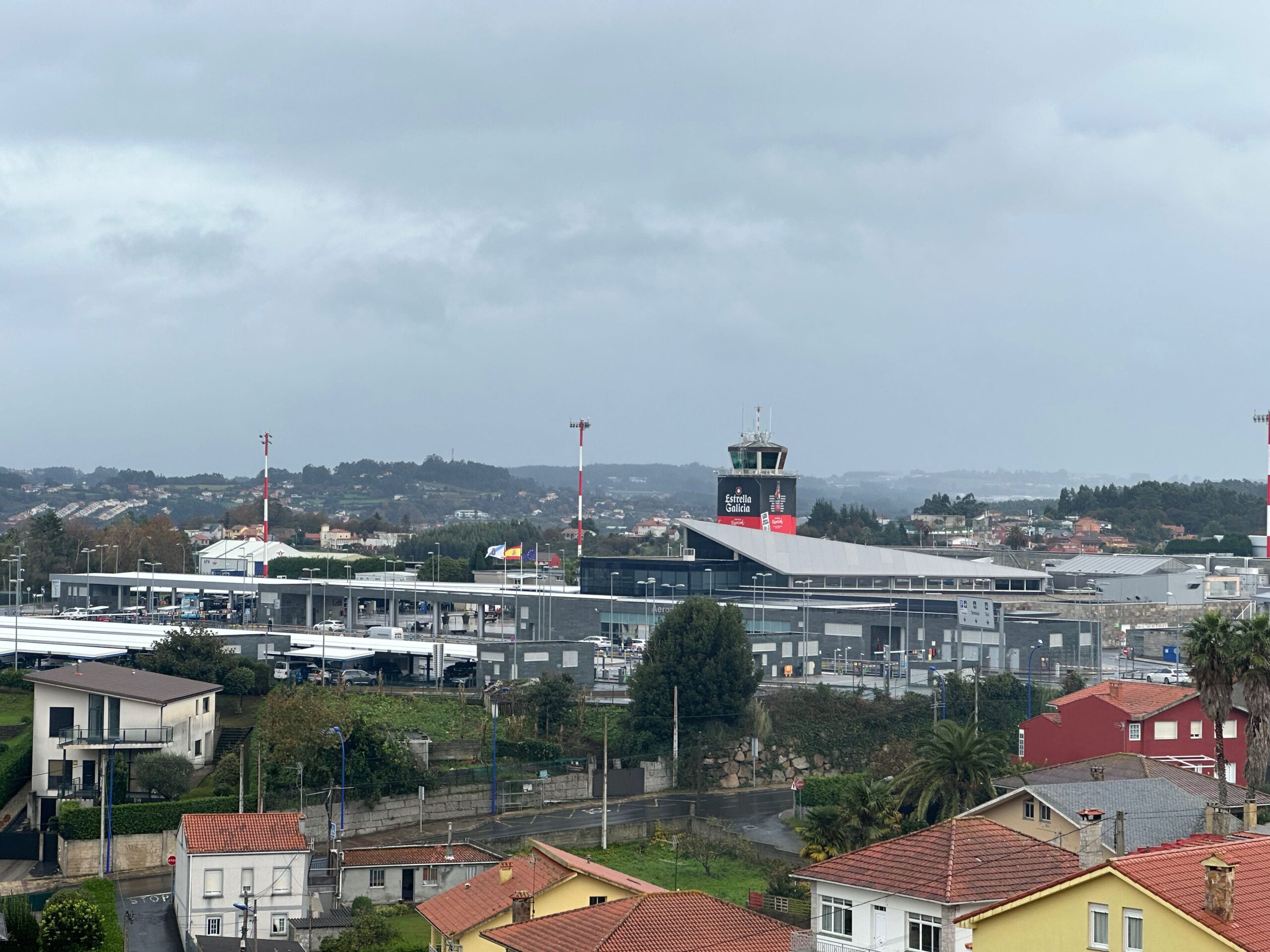 Aeroporto_ plano xeral torre e casas