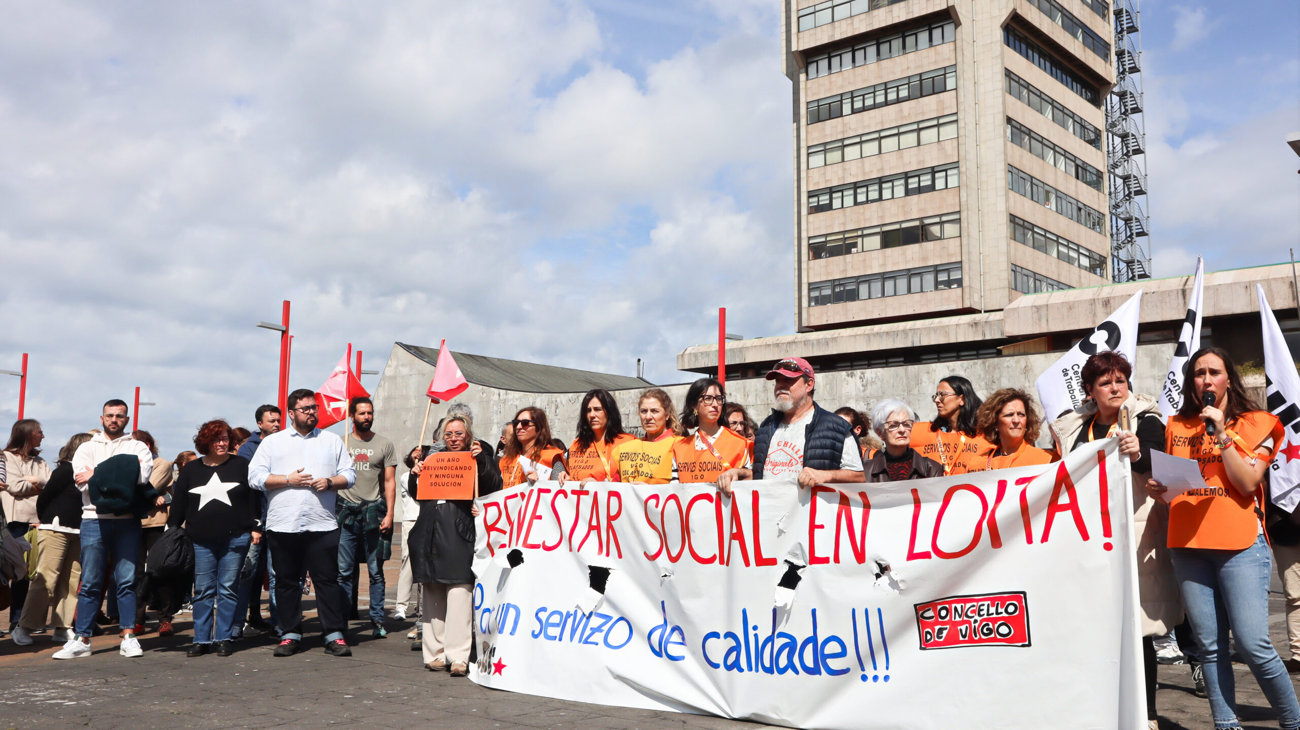 Foto_Concentración traballadoras sociais Vigo_05_04_24
