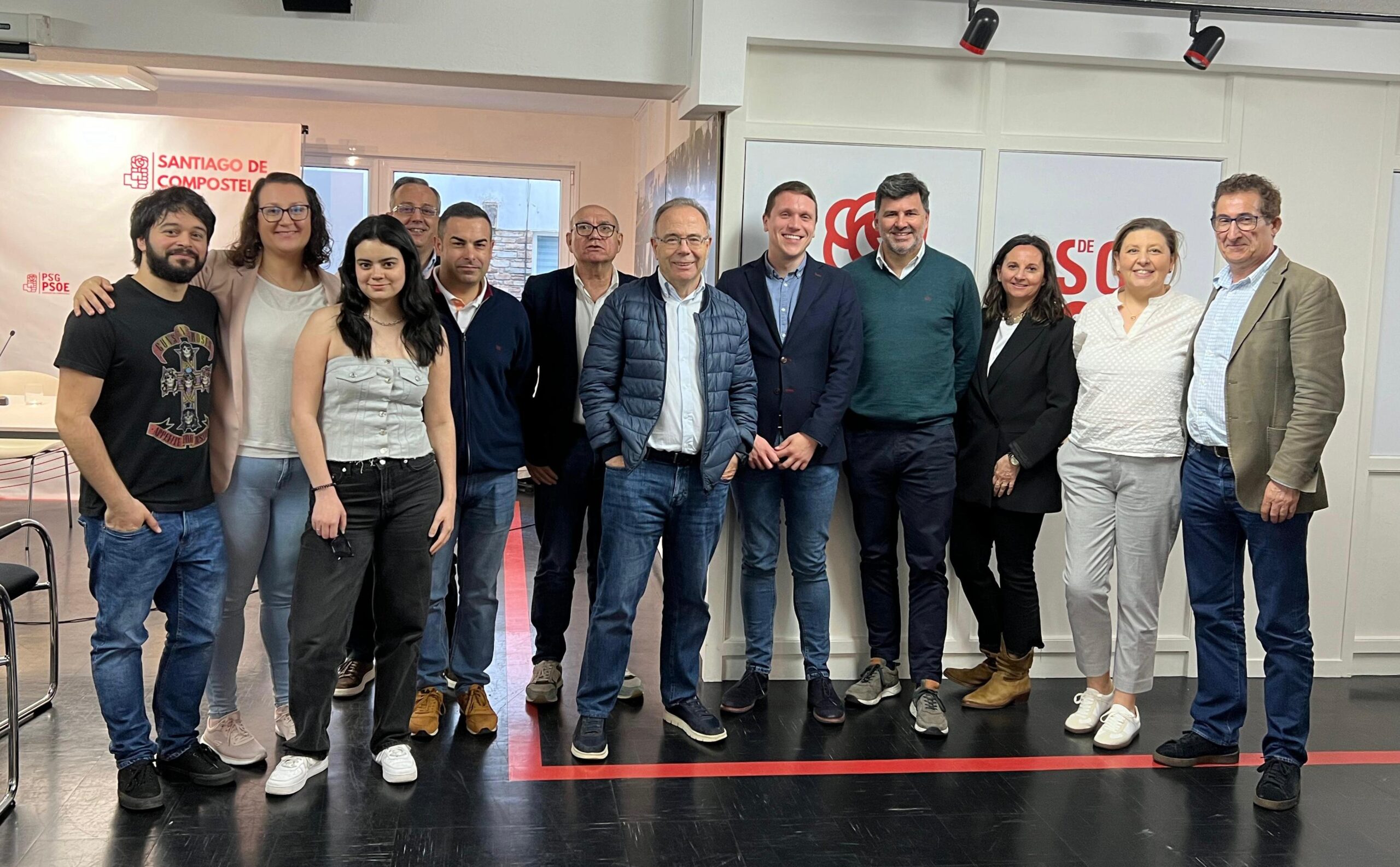IMAXE – Nico González Casares xunto a compañeiros do Partido en Compostela