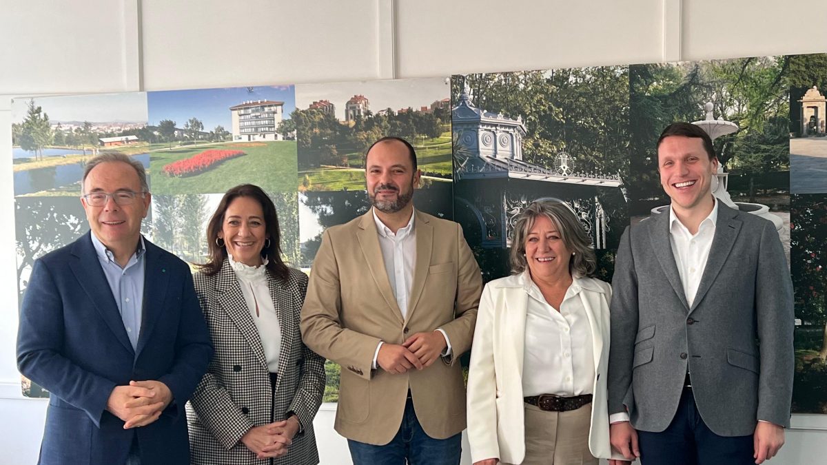 IMAXE-Sanchez-Bugallo-Obdulia-Taboadela-Bernardo-Fernandez-Montse-Garcia-e-Aitor-Bouza-antes-da-rolda-de-prensa-1200×675