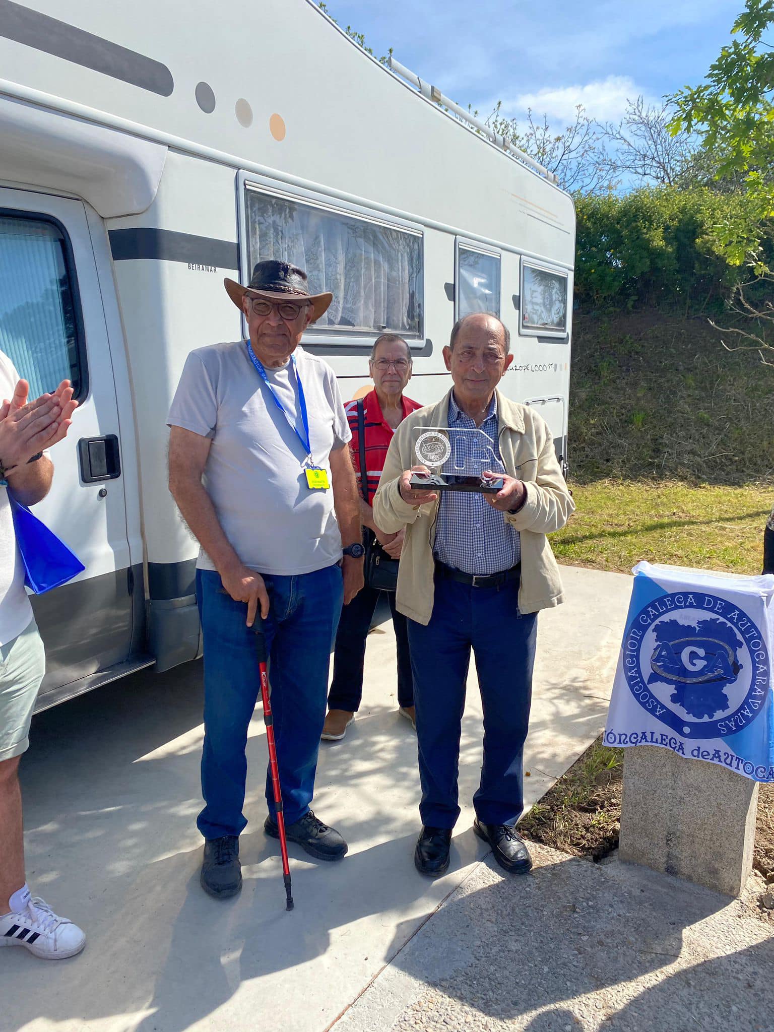 Máis de 150 autocaravanas concéntranse en Tomiño na estrea da nova área do Seixo 03