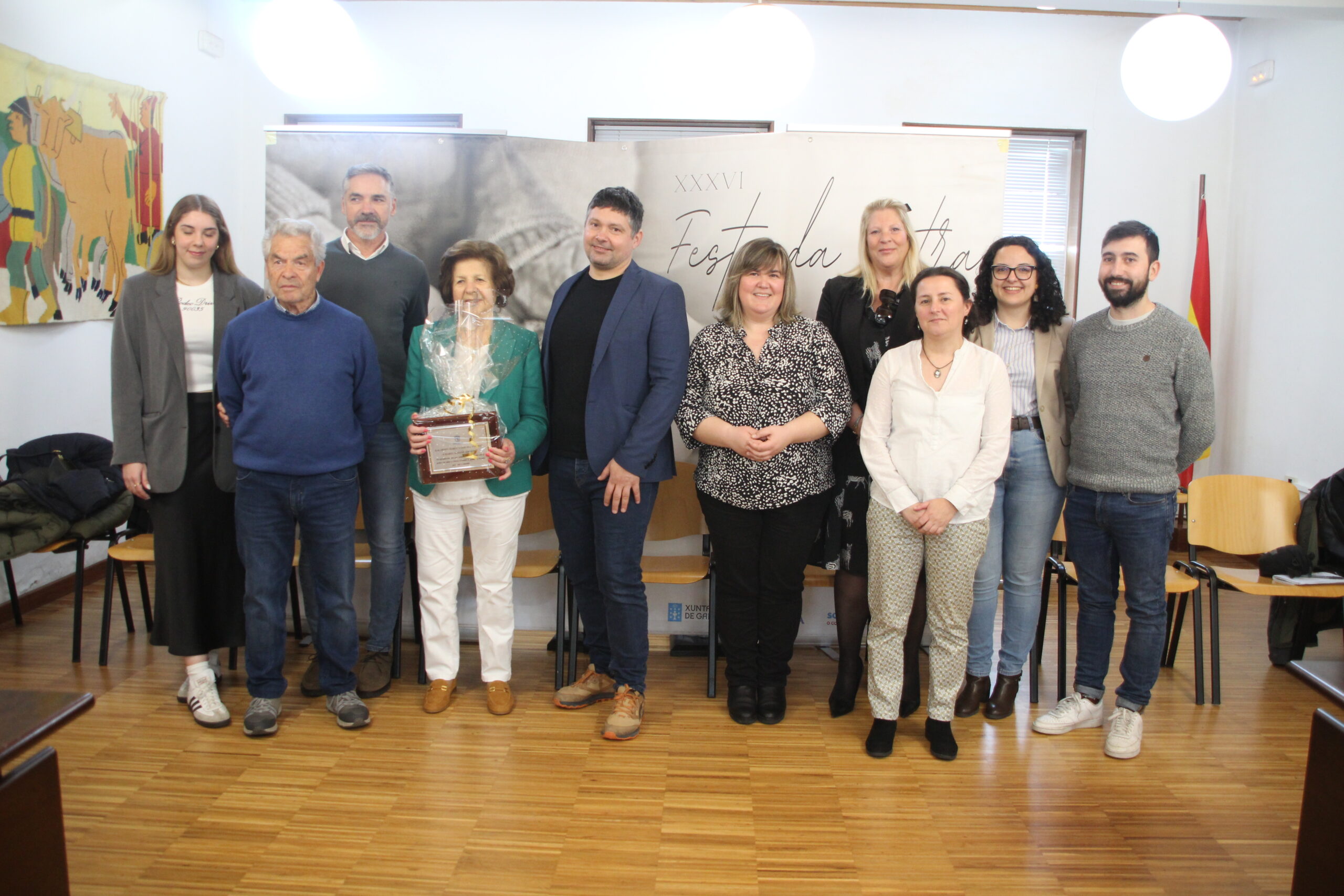 Membros do Goberno Local, Isabel Seoane e familia da homenaxeada