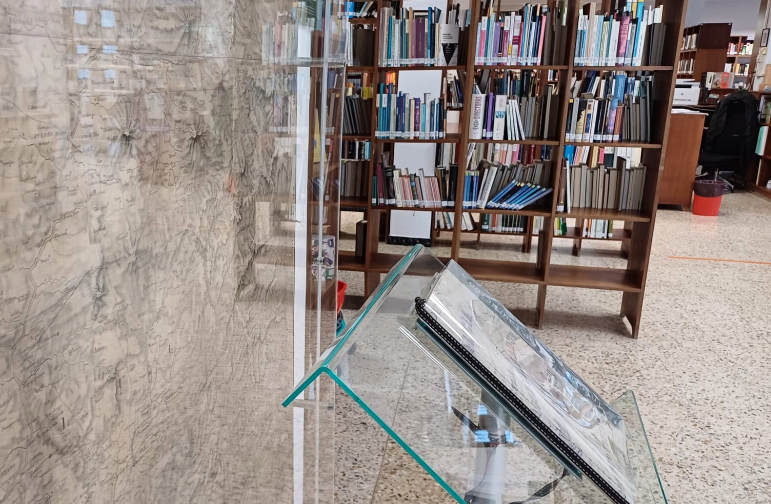 foto entrada biblioteca Neda