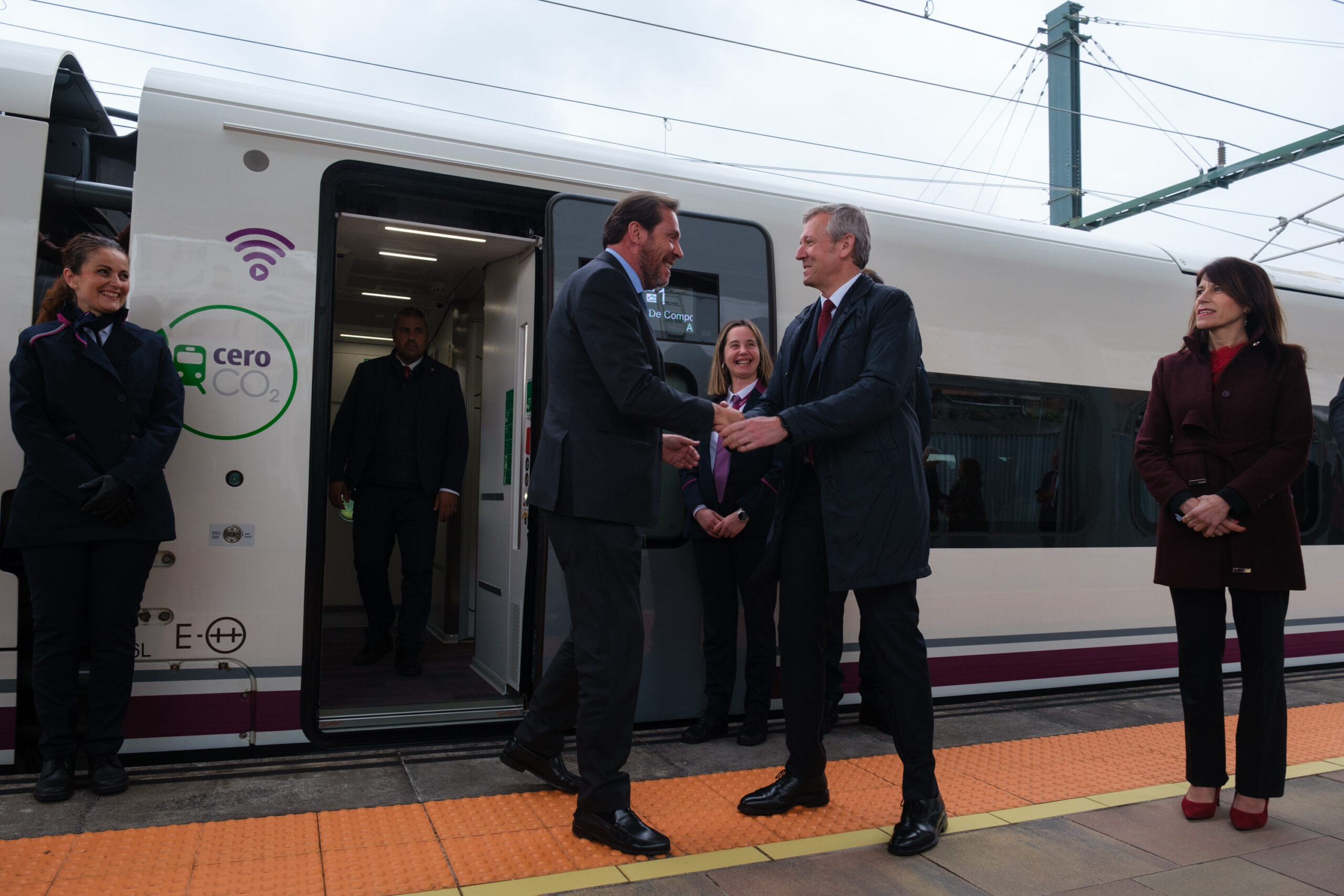 simulación comercial da viaxe Madrid-A Coruña, do tren modelo