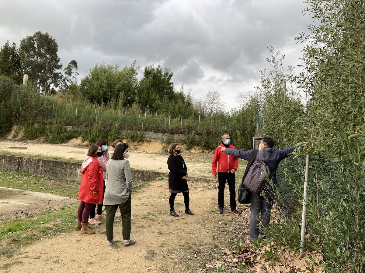 Arquitecto_AlcaldeCEIPCArlosCasaresParcelaQSeGana