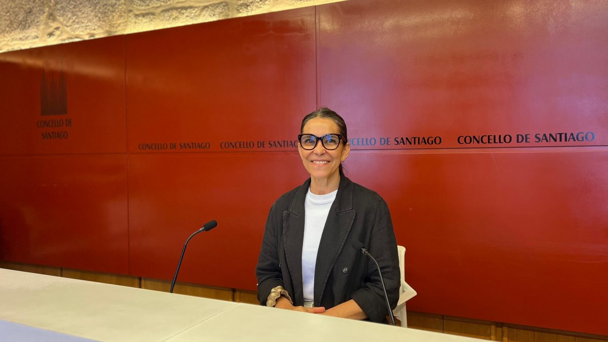 IMAXE-Mercedes-Roson-en-rolda-de-prensa-1200×675