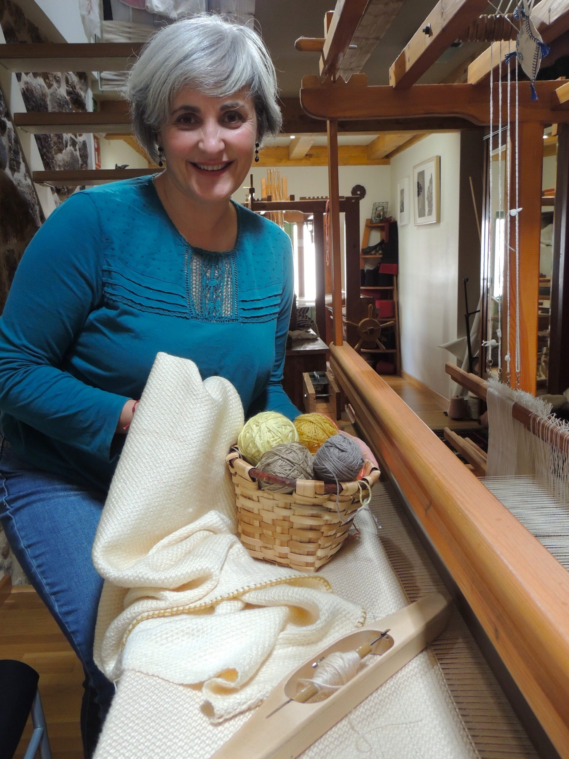 Inés Rodríguez no seu estudo de Allariz