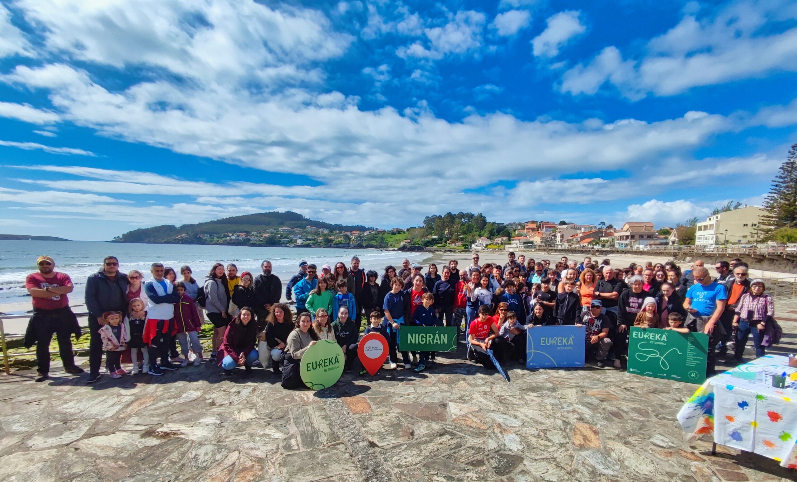 Máis de 270 persoas desafían ao tempo para mergullarse na obra de Domingo Villar en Nigrán