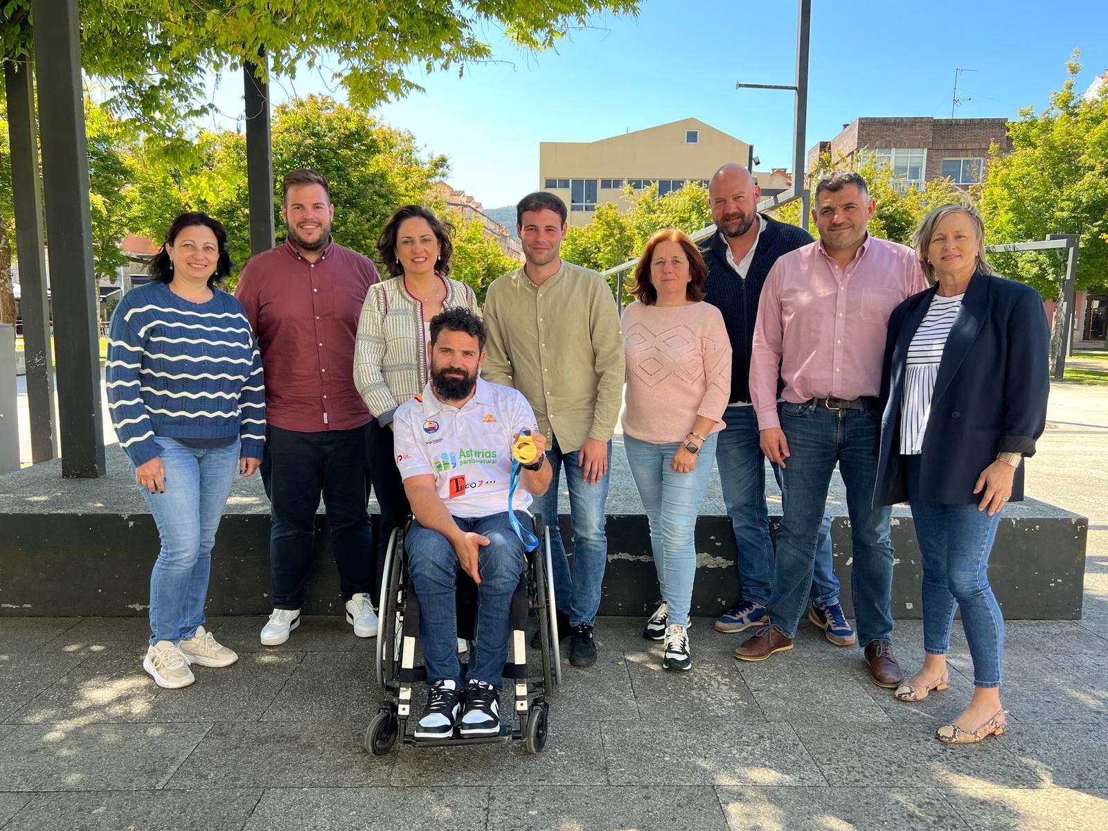 Tomiño recoñece os logros, o esforzo e a paixón sobre o kaiac de David Mella 01