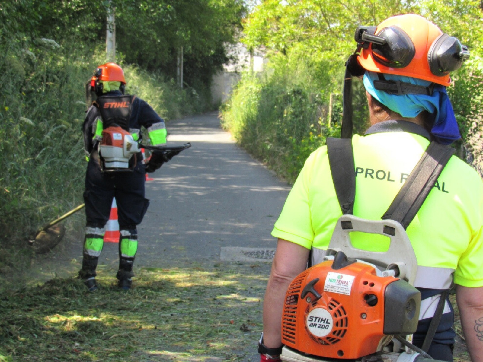 traballadoras Aprol este mediodía 2