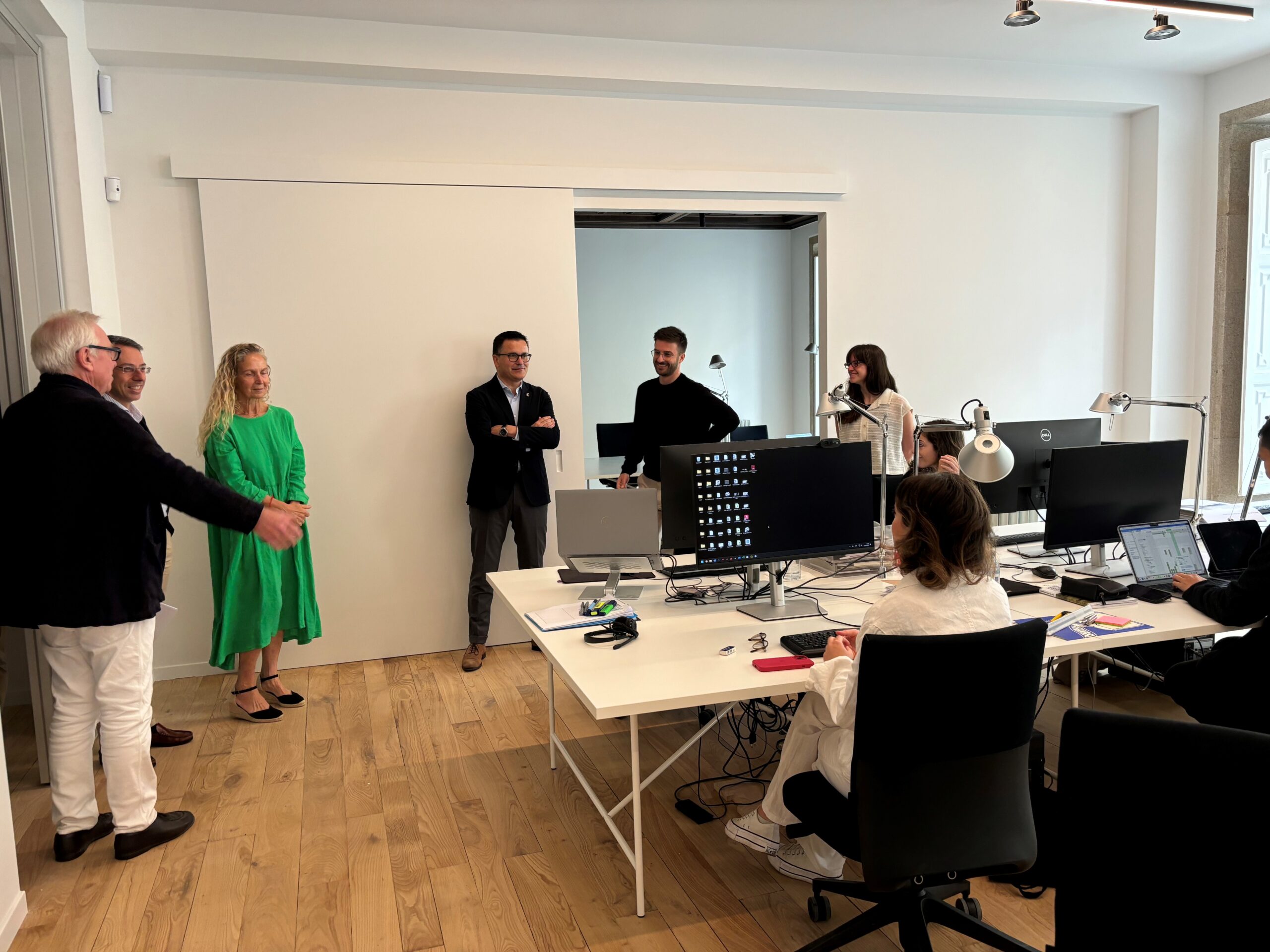 20240621 conselleiro emprego visita casa ria santiago