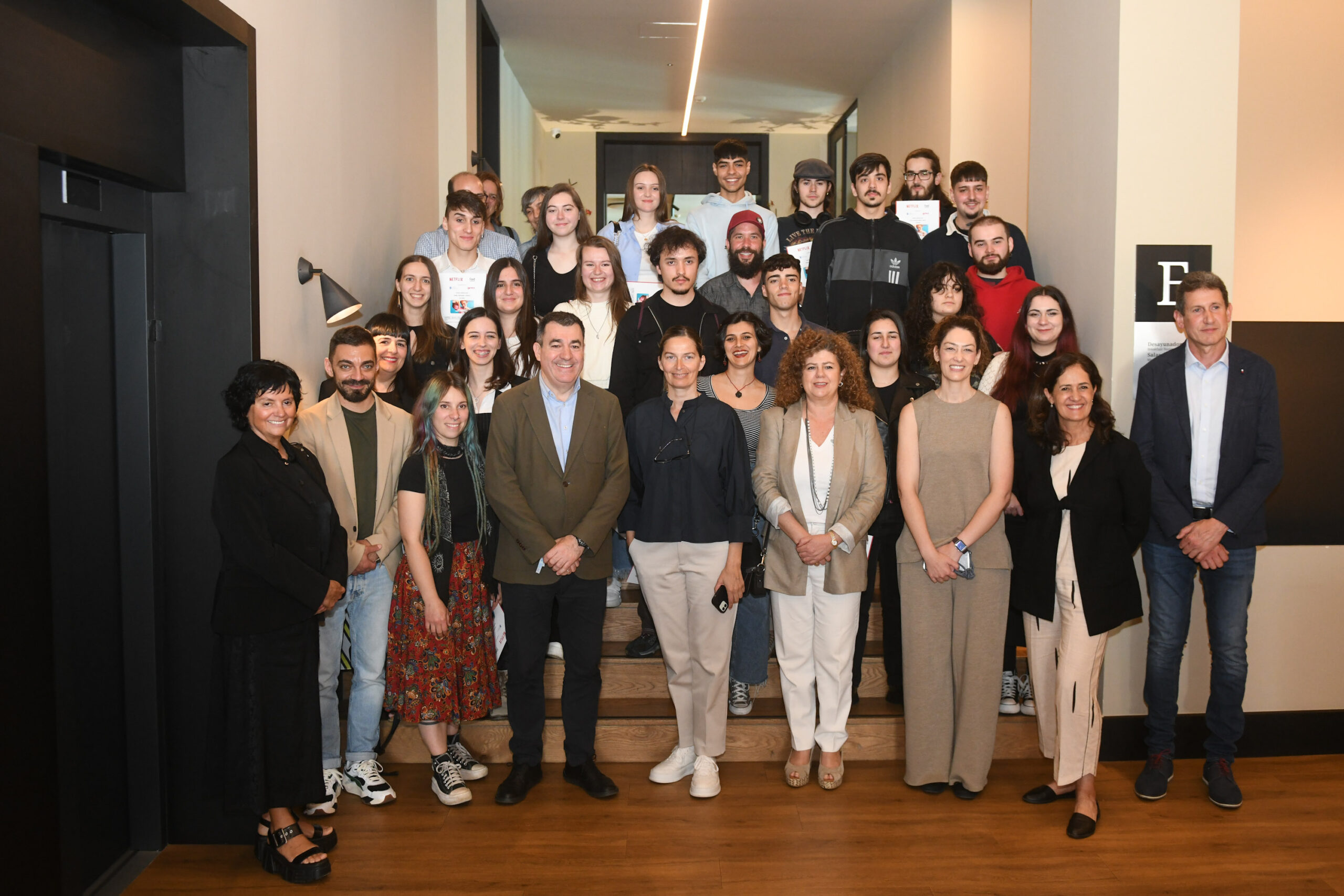 Román Rodríguez, acompañado pola directora xeral de Formació