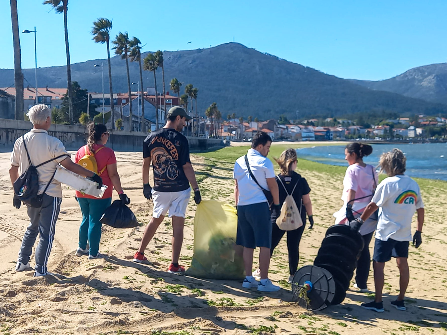 Dúas retiradas lixo Día Mundial do Medio Ambiente 2024. Praia dos Areos (1)