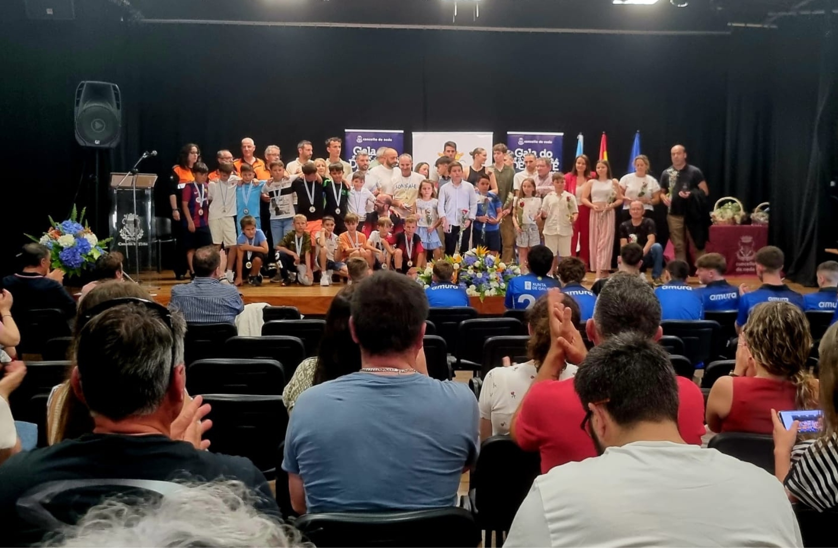 Foto de familia dos deportistas galardoados 2