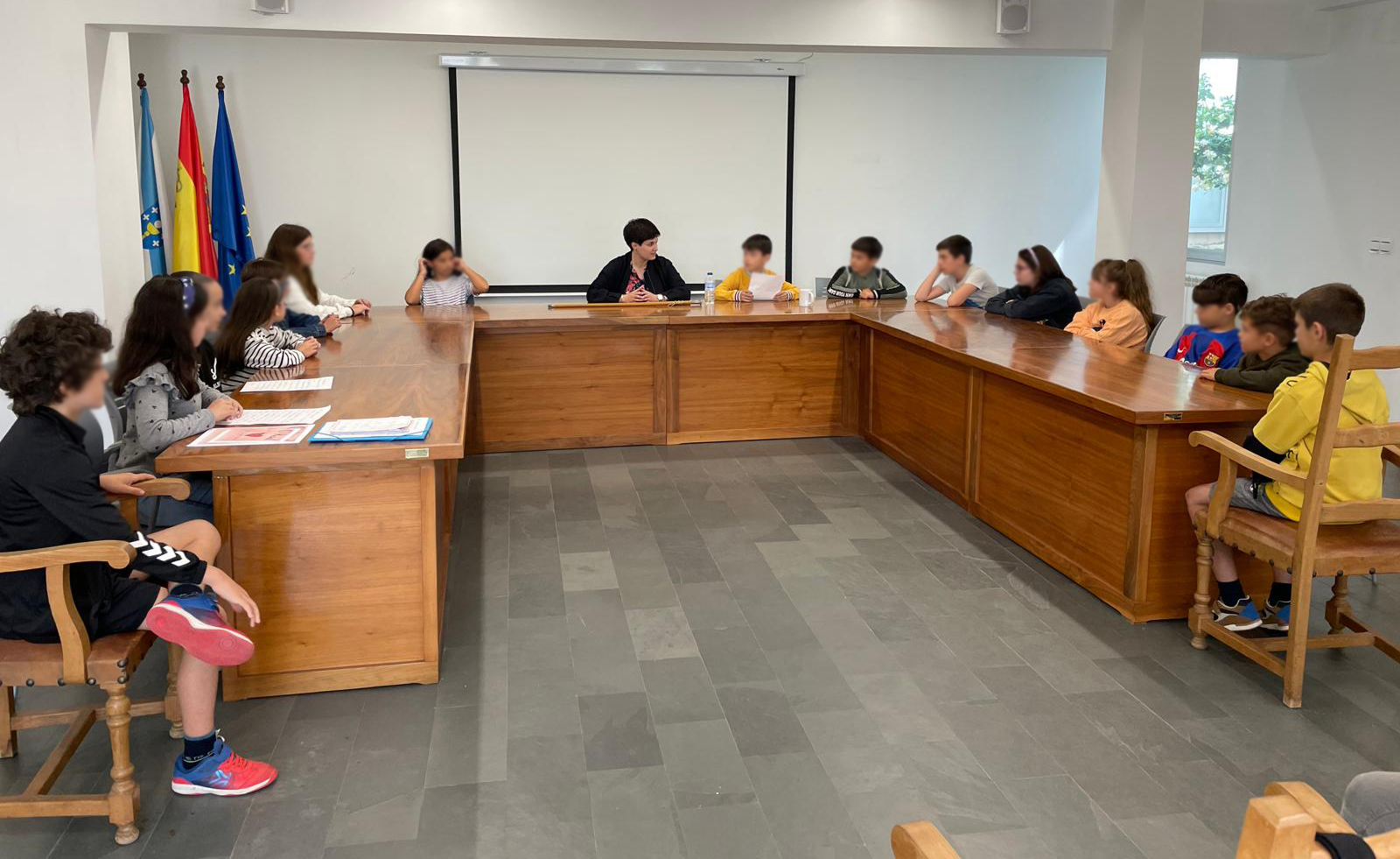 O Rosal maģis turiģstico a traveģs dos ollos dos nenos e nenas 05