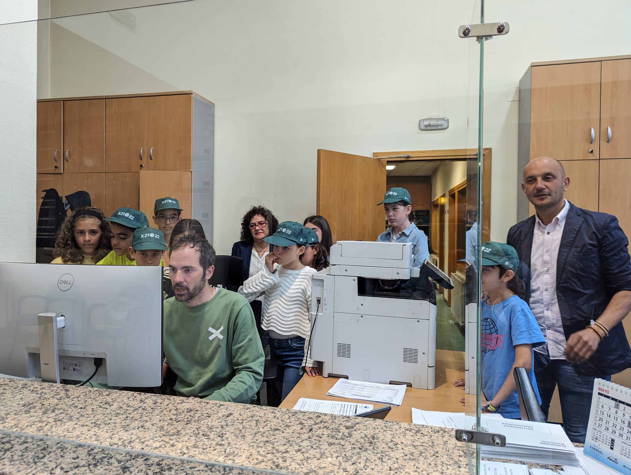 estudiantes-fernandez-lopez-presentan-proposta-mellora-alcalde-porrino-006