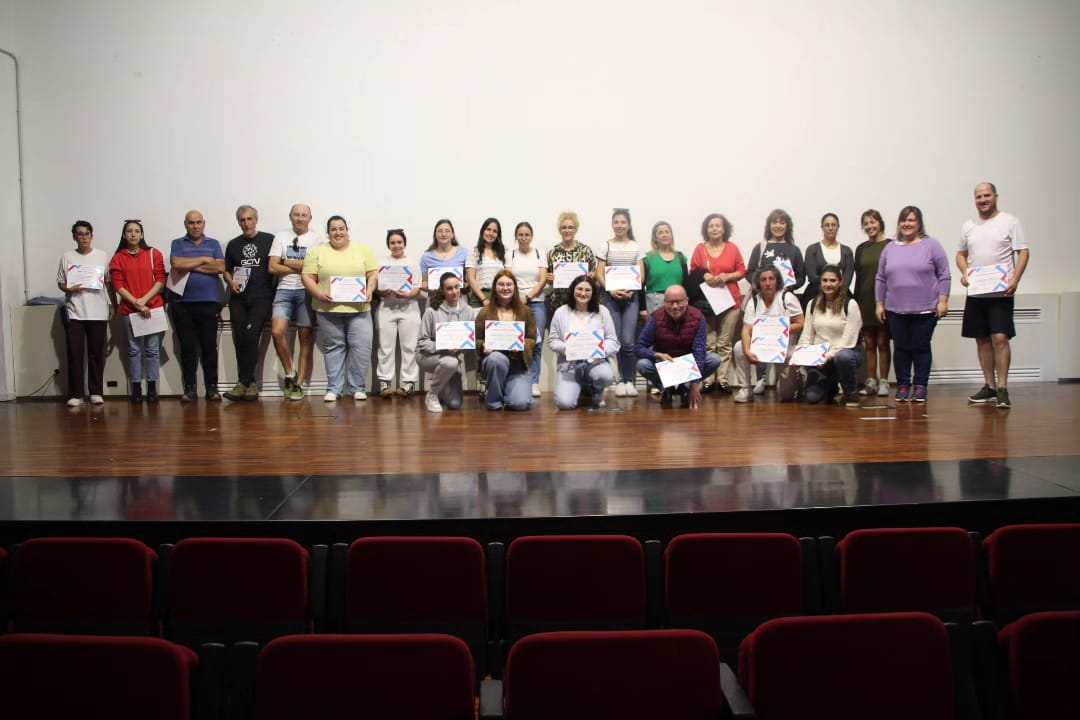 foto familia entrega de diplomas