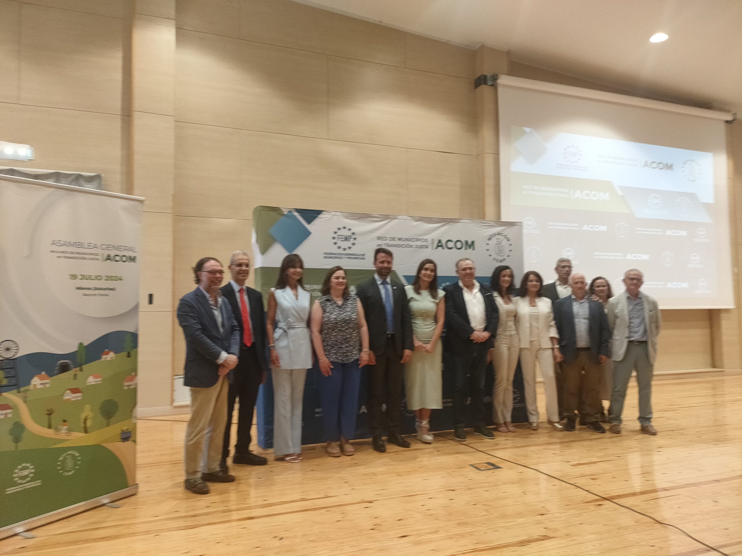 2024.07.19.- Algúns dos participantes na asemblea xeral da Red MTJ-Acom