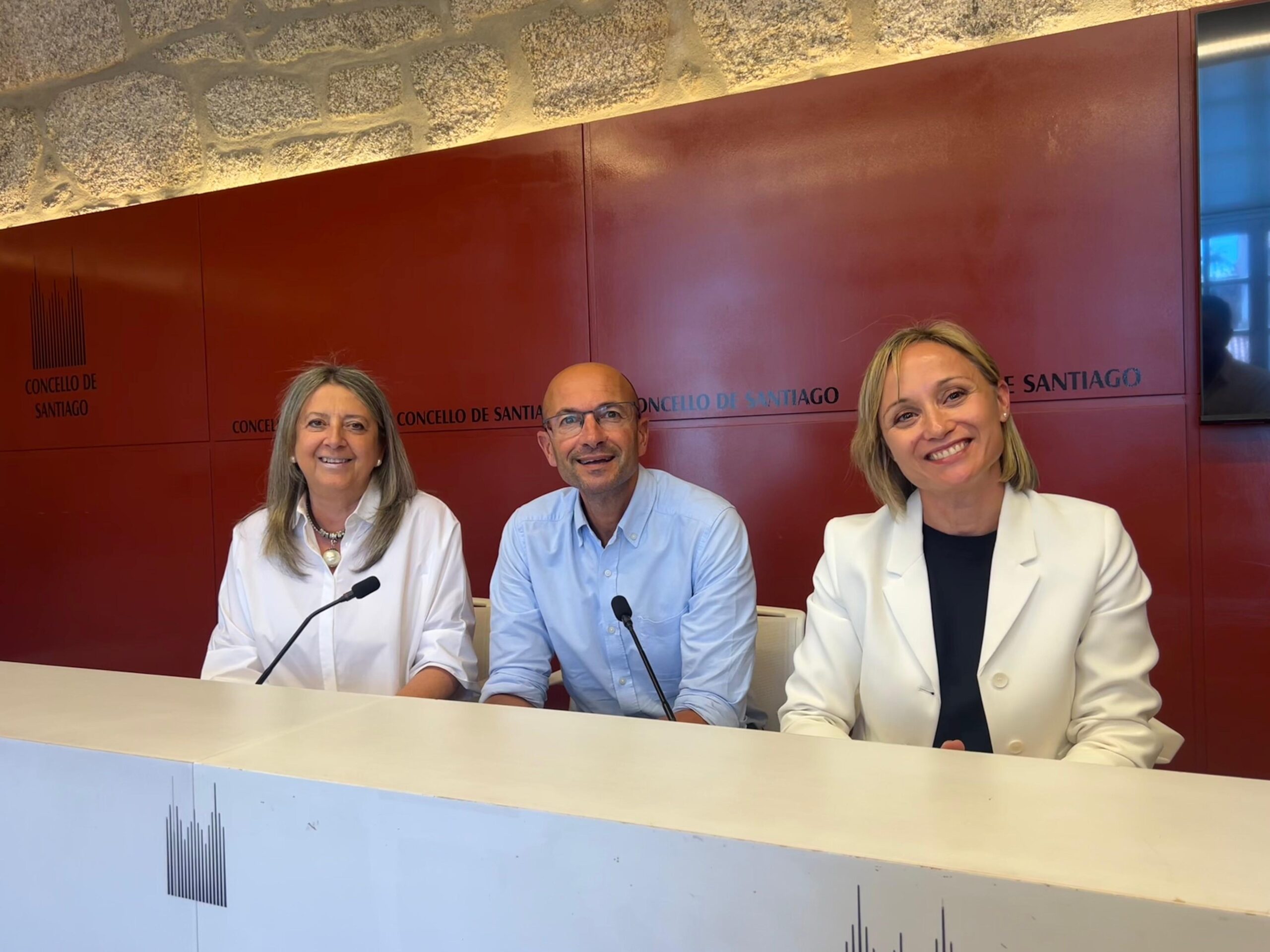 IMAXE – Marta Abal, Gonzalo Muíños e Mila Castro na sala de prensa