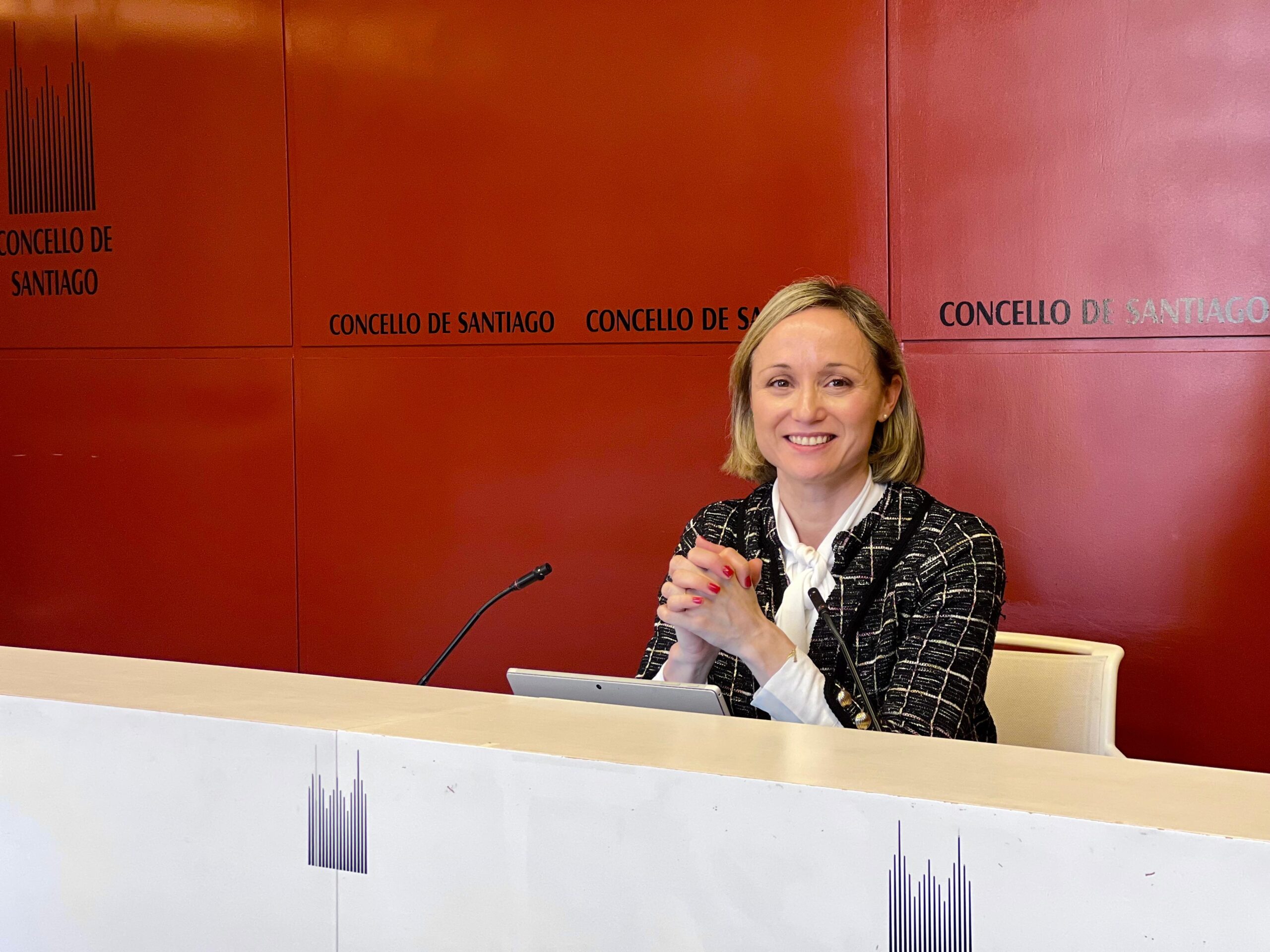 IMAXE – Marta Abal na sala de prensa do Concello