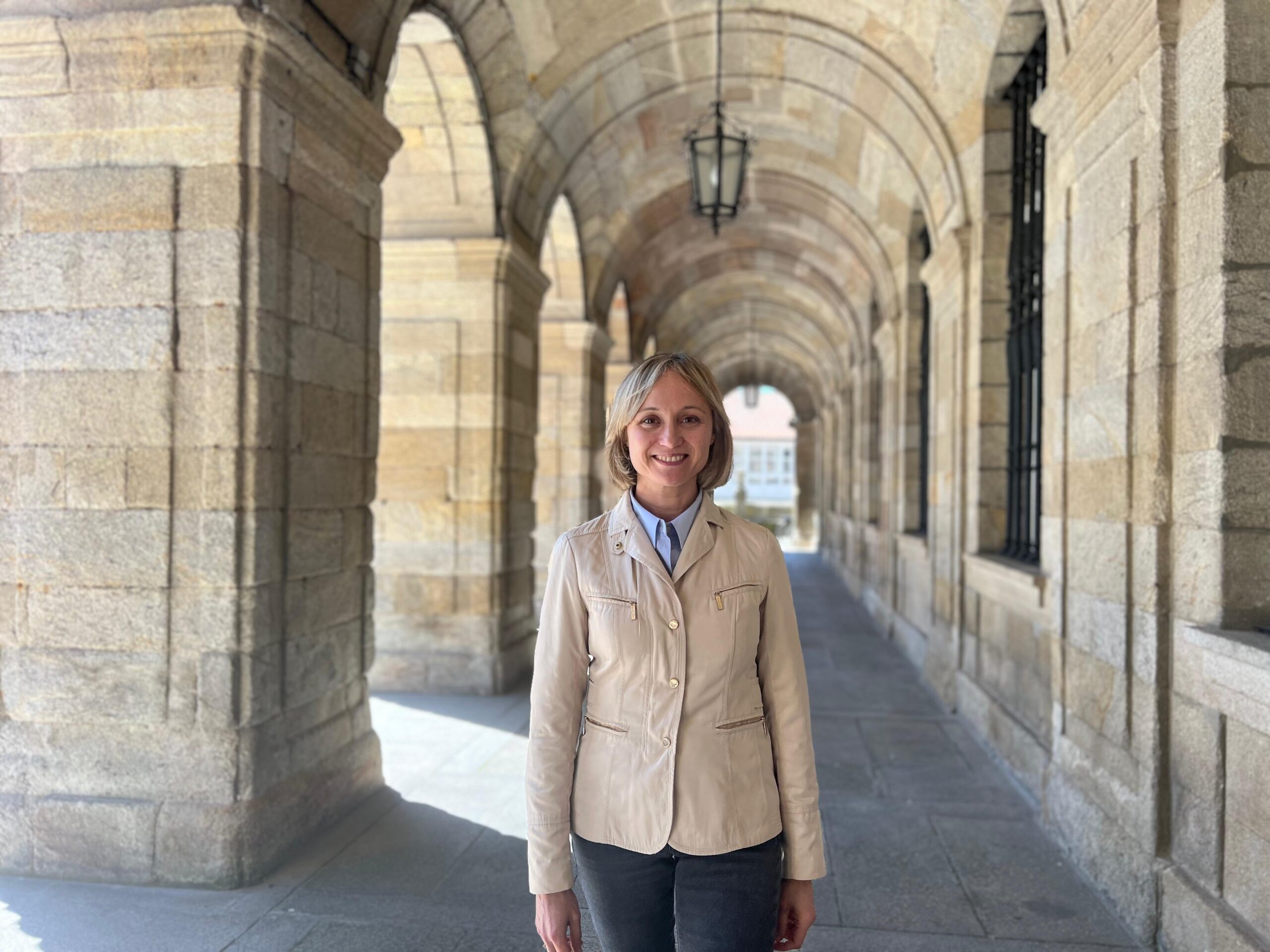 IMAXE – Marta Abal nos soportais de Raxoi