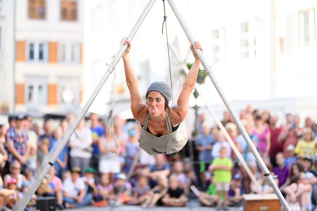 Jacuzzi. Espectáculo de circo no Rosal