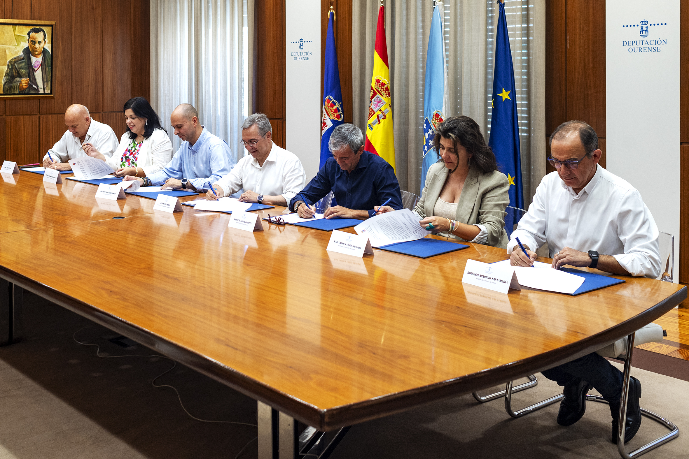 Sinatura dos convenios para os proxectos de mellora de seis campos de fútbol – 1