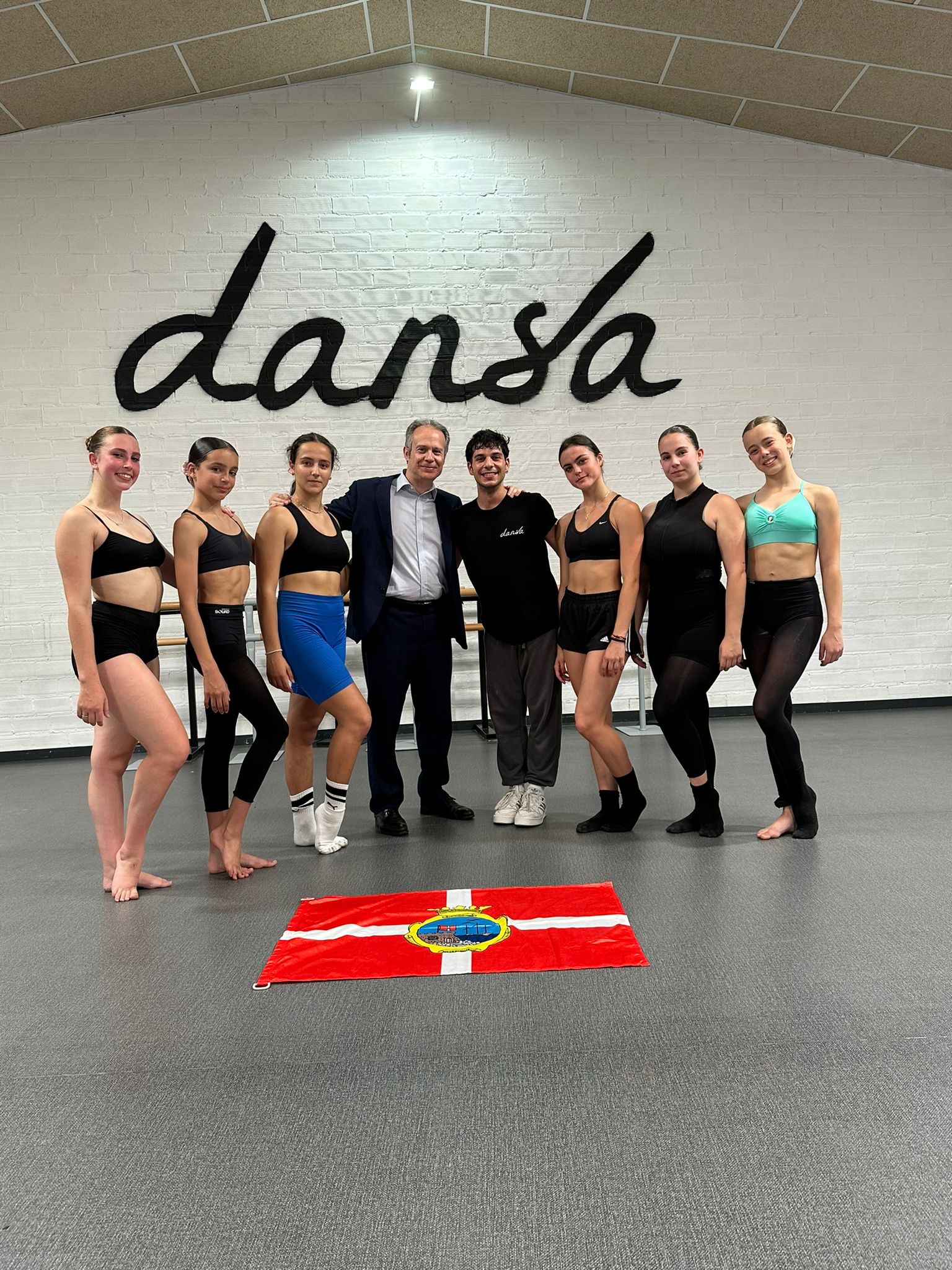 grupo dansá e alcalde