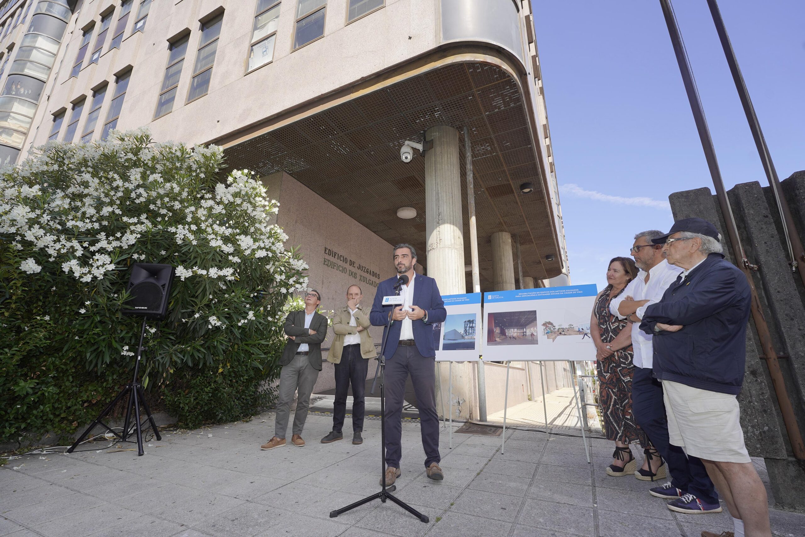 20240806VisitaEdificioRuaLalinVigo8