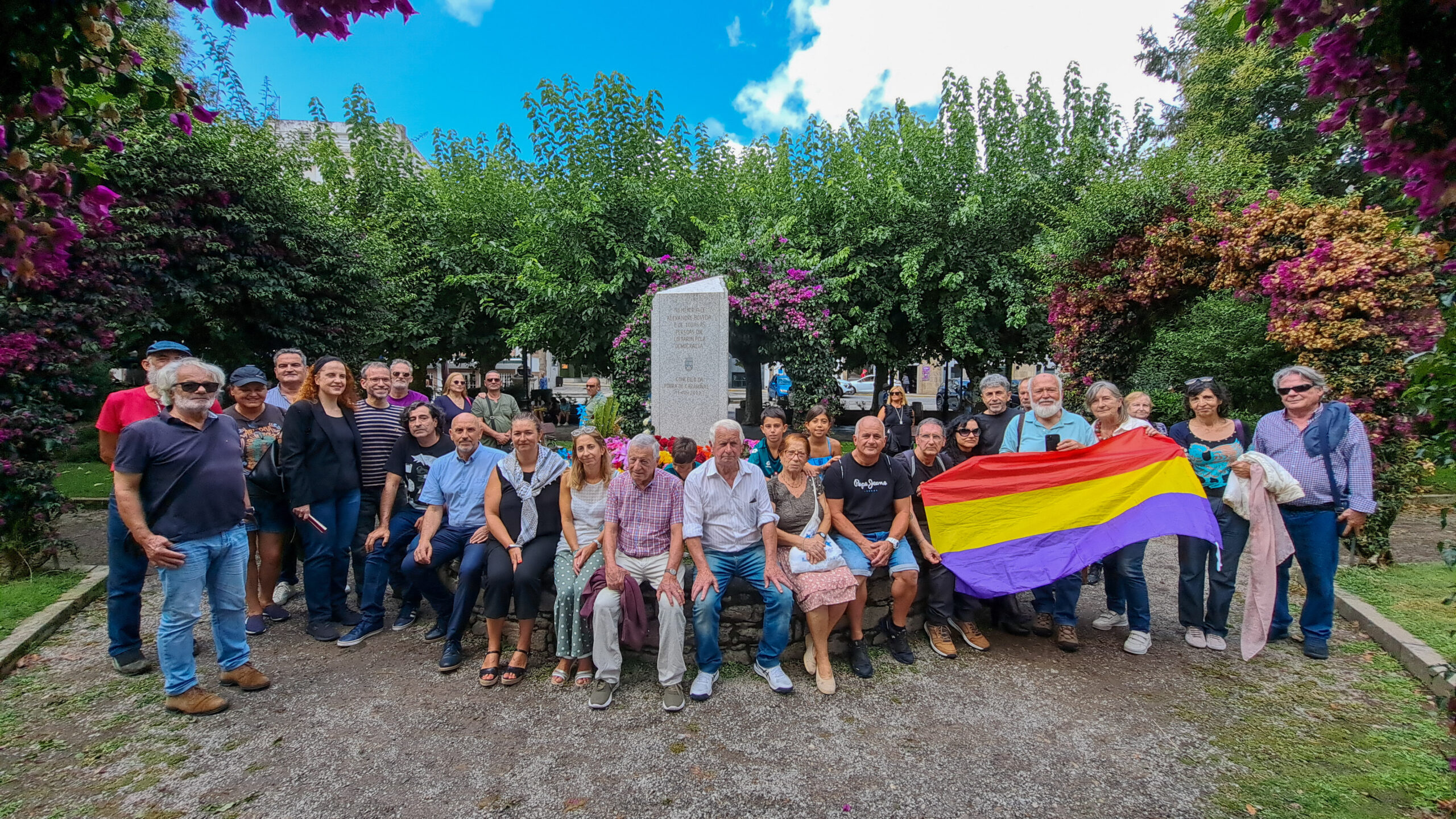 Acto homenaxe exilio republicano e soldados compañía La Nueve 2024. Foto grupal