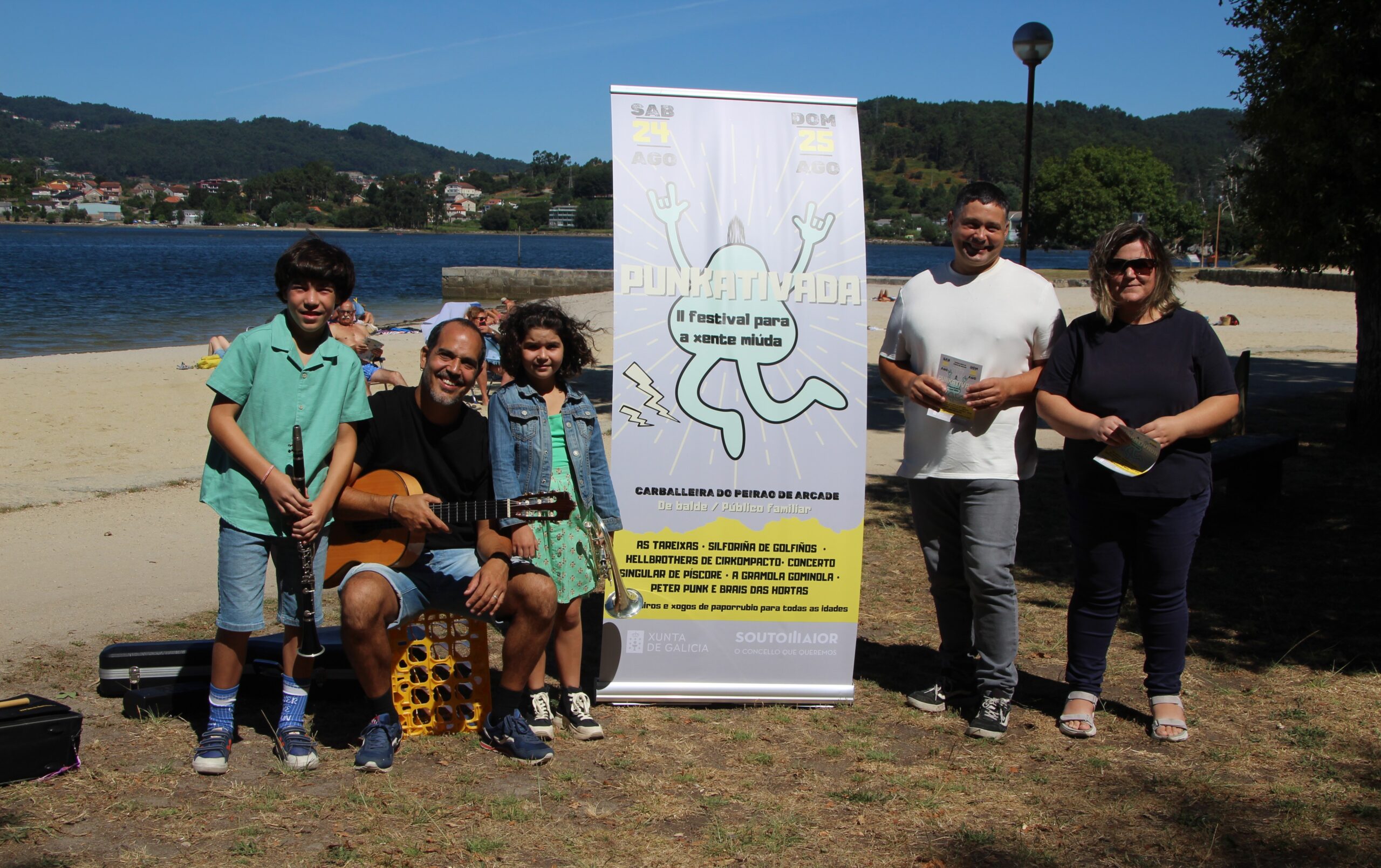MANU LOURENZO, ROSANA MARTINEZ E O GRUPO AS TAREIXAS