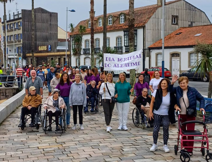 Andaina interxeracional Día Mundial do Alzheimer 2024. Imaxe do centro de día da Pobra (2)