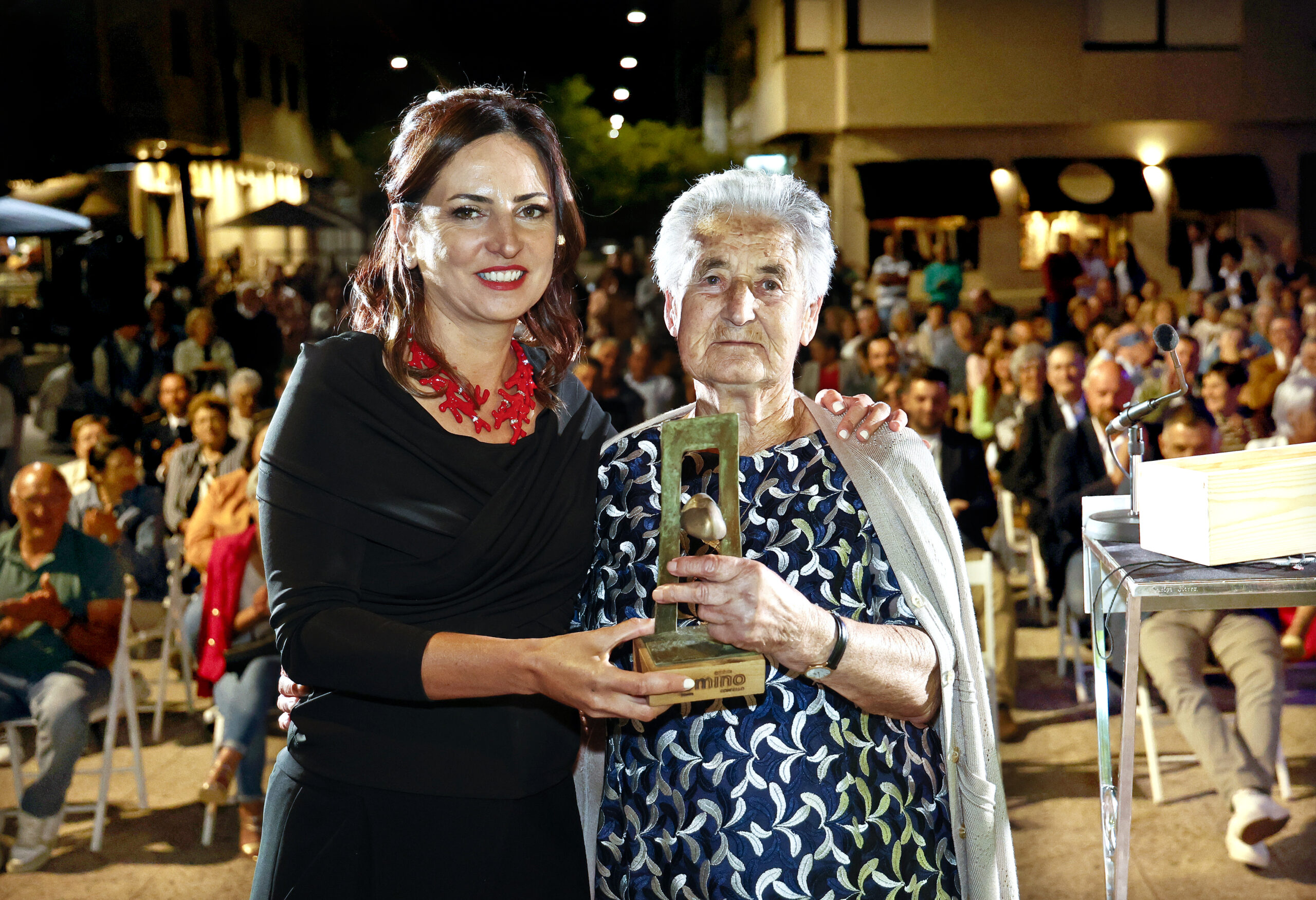 NdP_Tomiño rendeu homenaxe á Tena de Vilachán do Monte, exemplo de todas as mulleres do rural alicerce das futuras xeracións 01