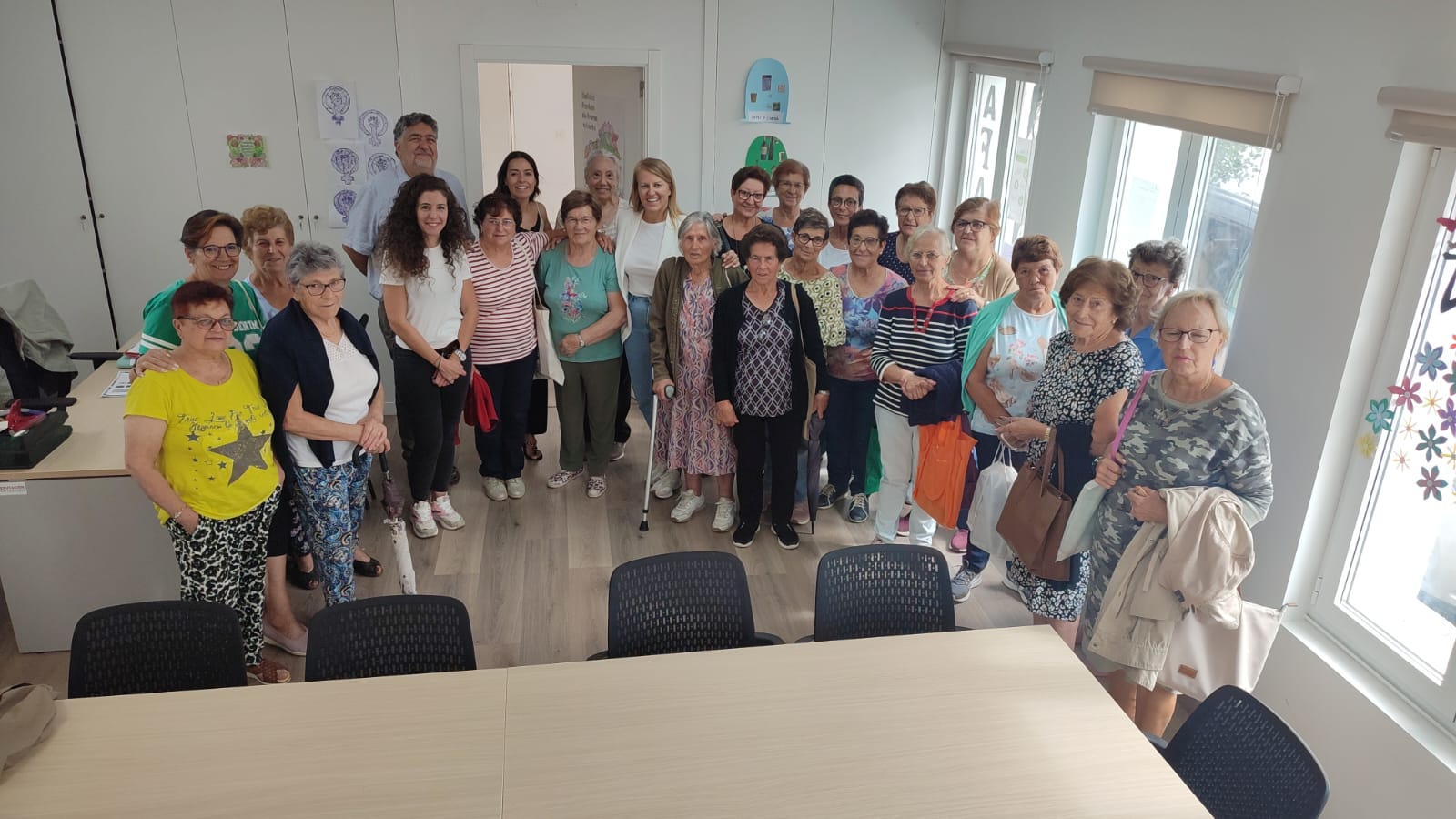 PARTICIPANTES CURSO PREVENCIÓN CON LOLI, SELENE E JUAN CARLOS NO CENTRO AFAGA SAN XURXO
