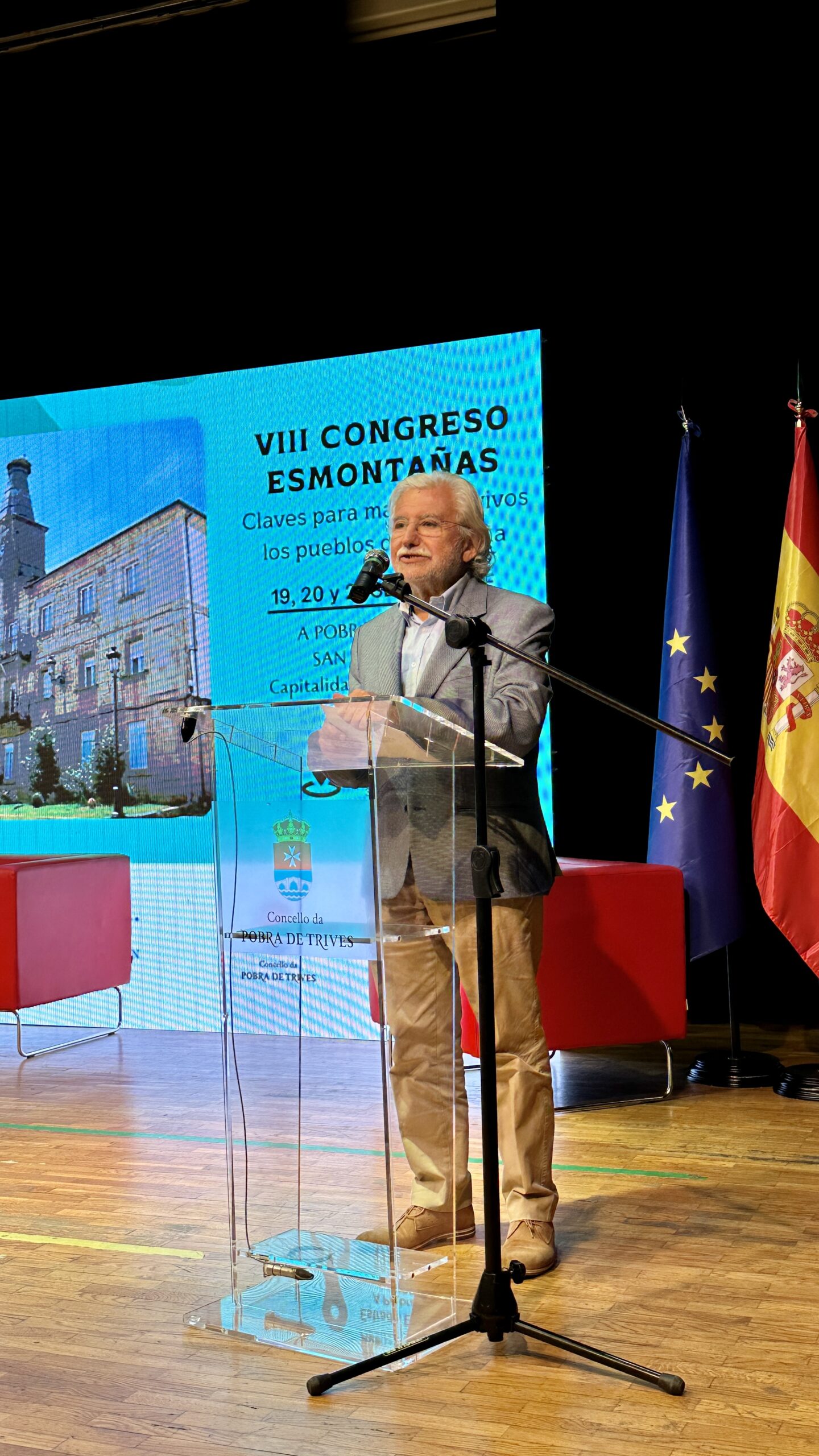 Rosendo Fernández na inauguración do VIII Congreso EsMontañas